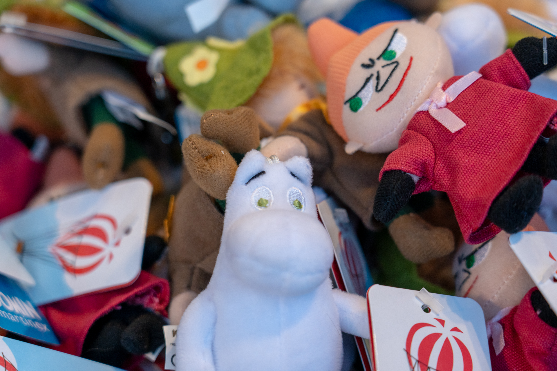 ムーミンやスウェーデンの絵本「長くつ下のピッピ」など北欧を代表するキャラクターのグッズを取り扱う