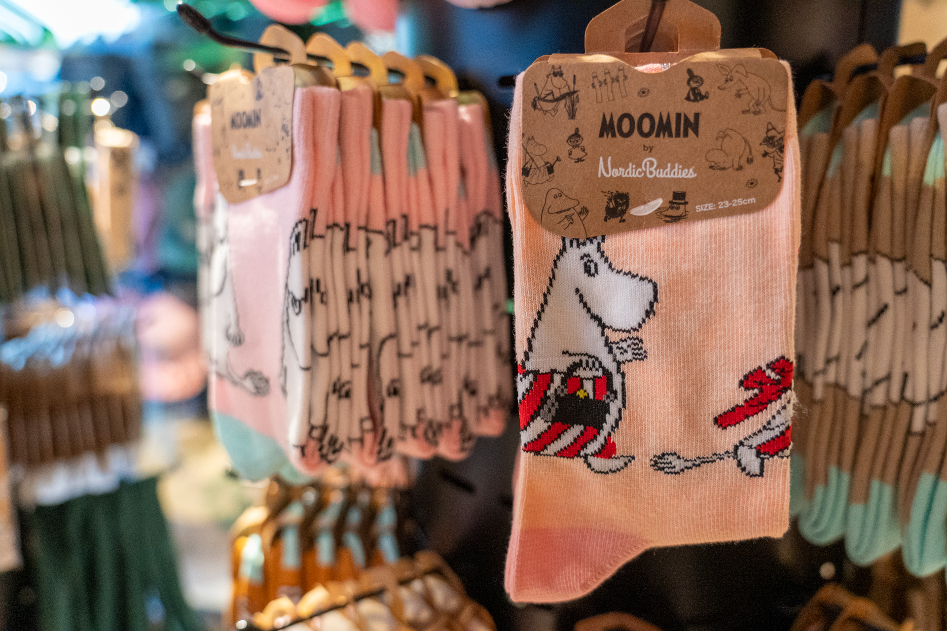 ムーミンやスウェーデンの絵本「長くつ下のピッピ」など北欧を代表するキャラクターのグッズを取り扱う