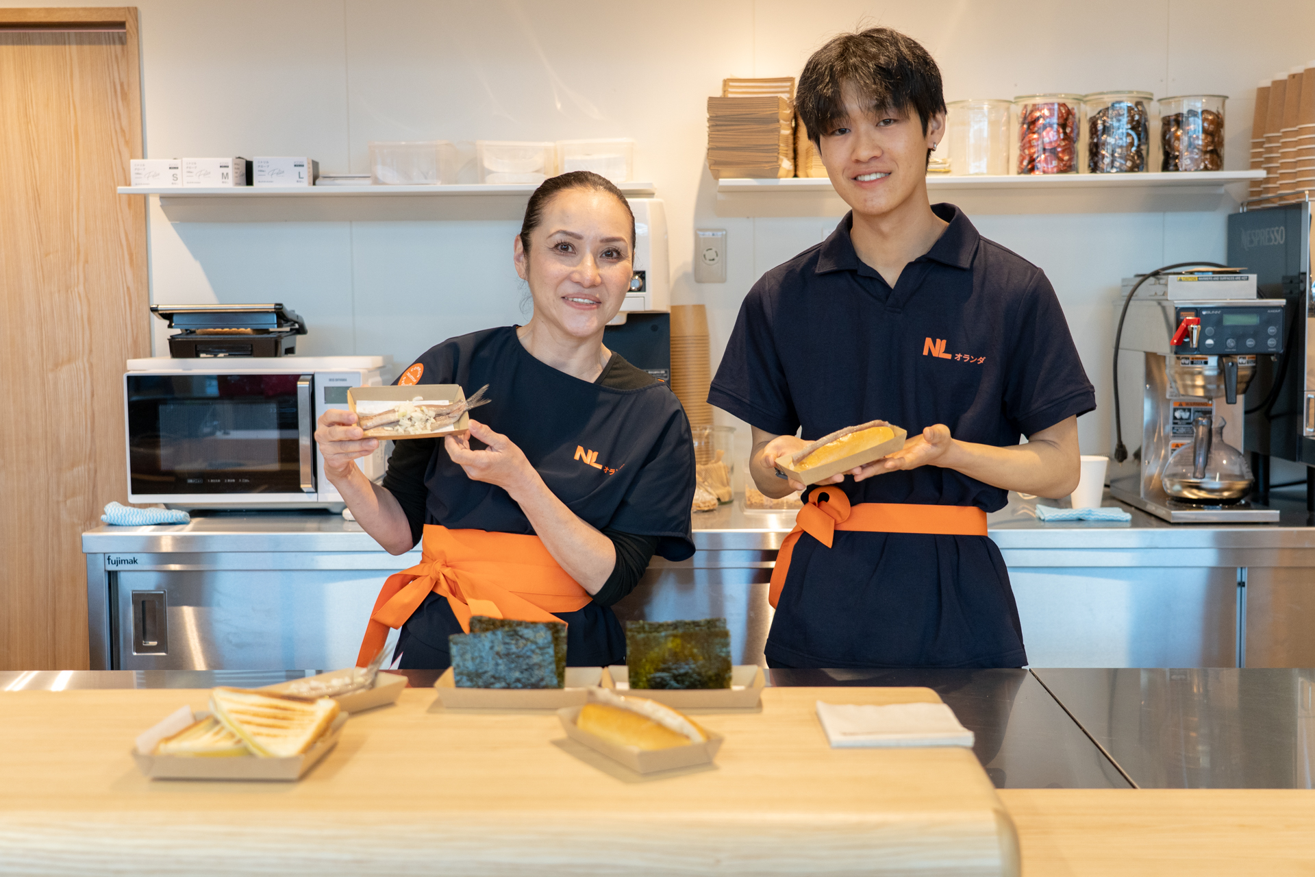ドリンクや軽食なども販売する