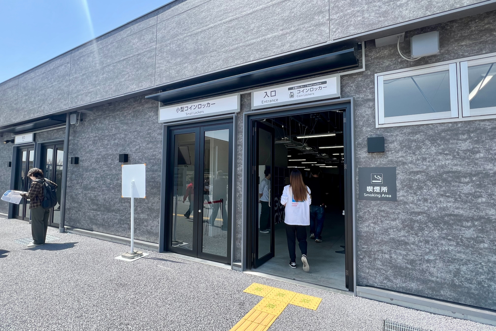 小型コインロッカーは、東西ゲート外に1か所ずつ