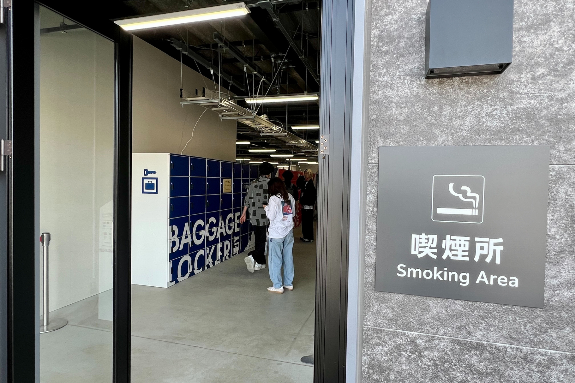 喫煙所は、東ゲート外に2か所