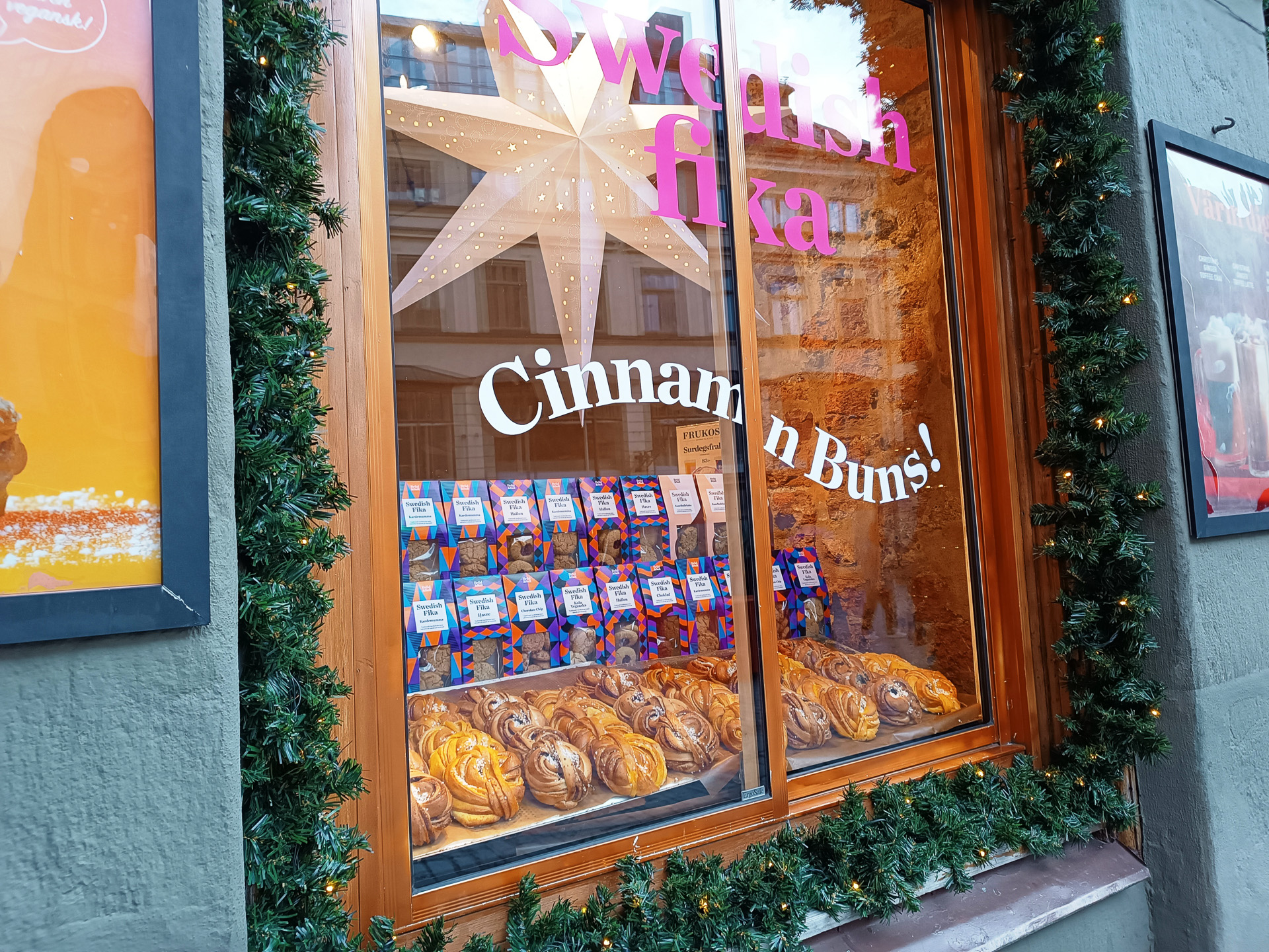 旧市街のカフェ。スウェーデンだけでなく、ラトビア、フィンランドでも、シナモンロールがたくさん