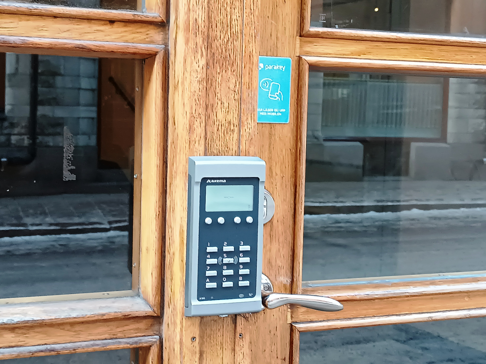 借りたアパートは部屋だけでなく、ゴミを捨てる部屋などもすべてがスマートロック