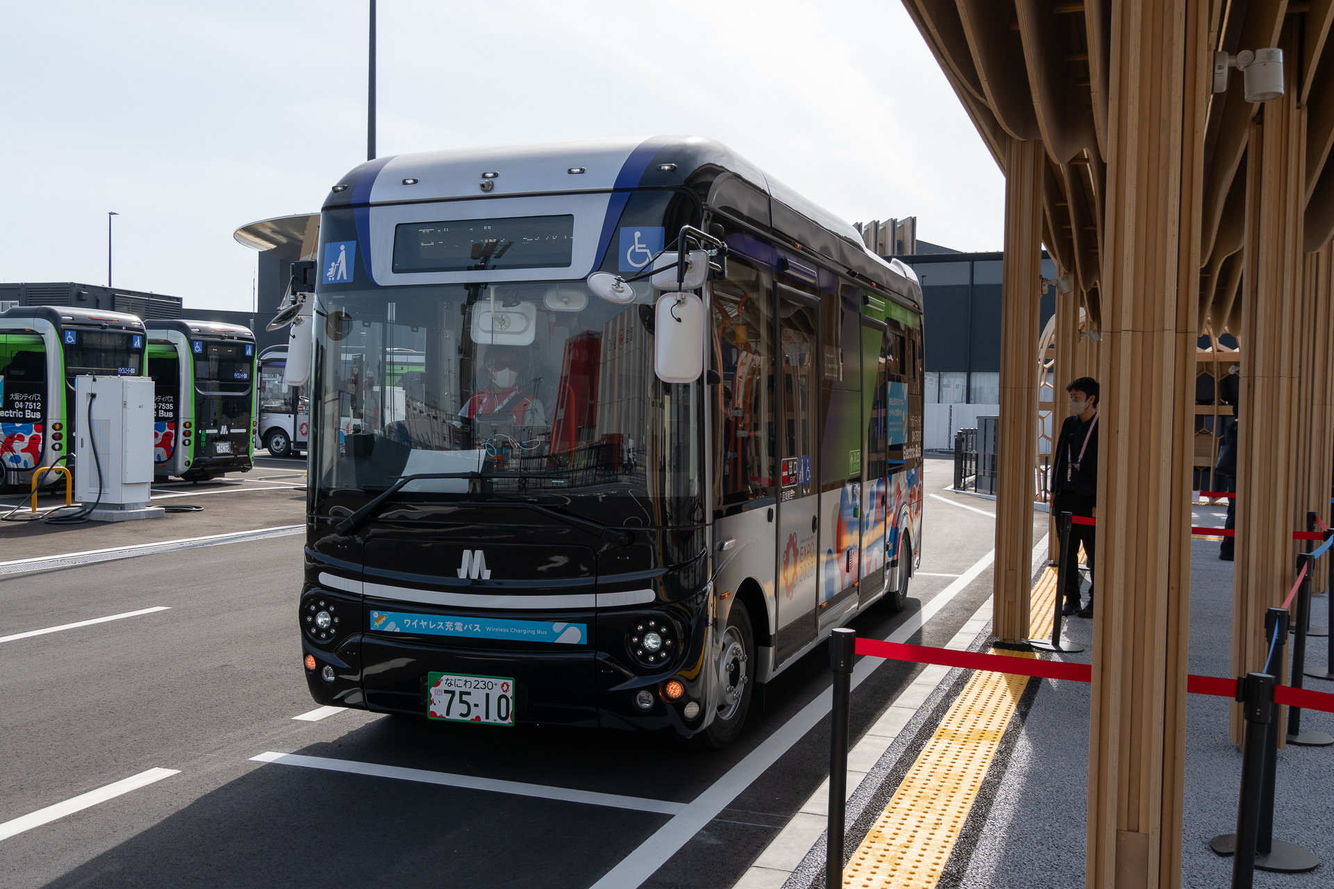 会場内を走るEVバス「e Mover」