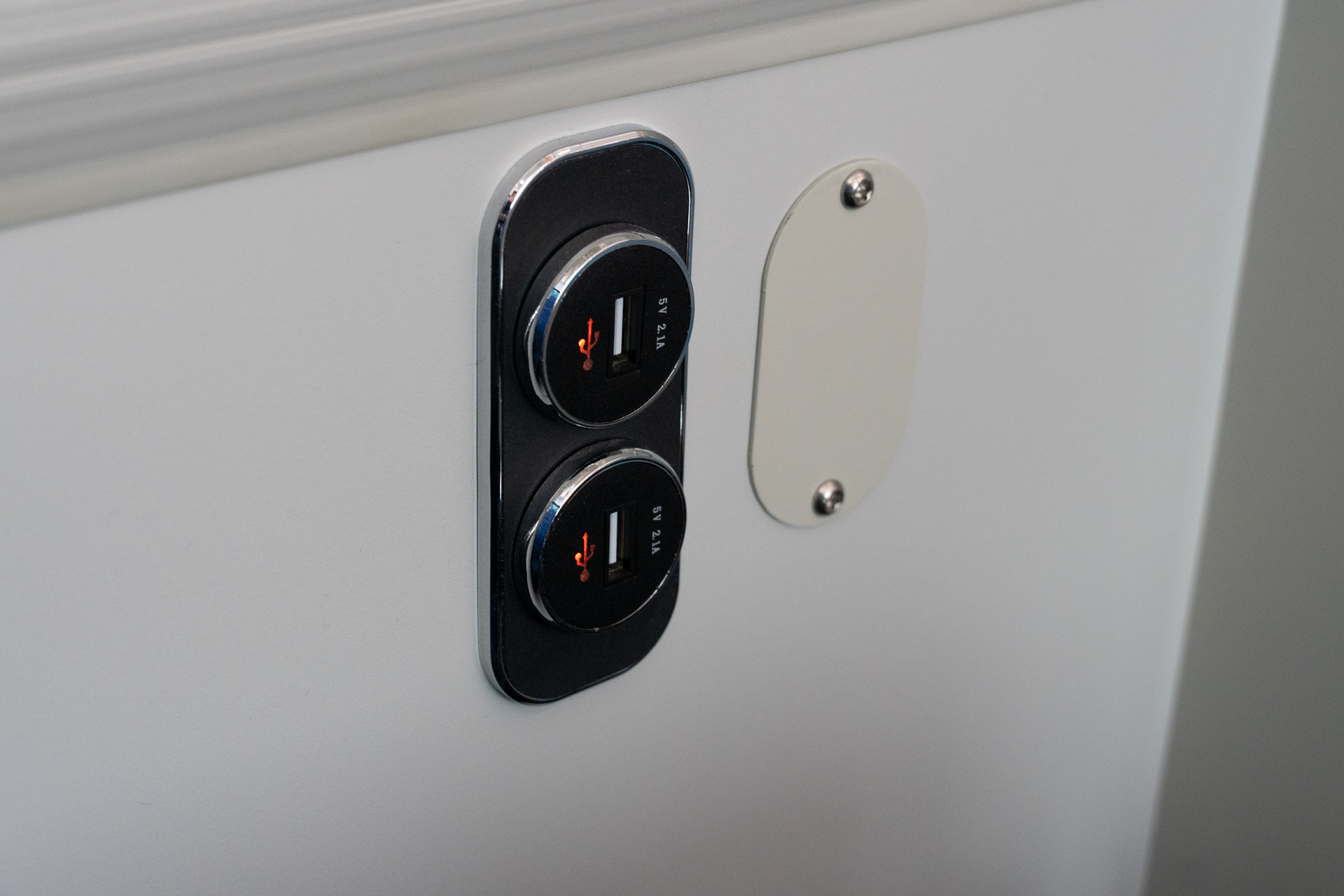 バスのなかにはUSB Type-Aの充電ポートも