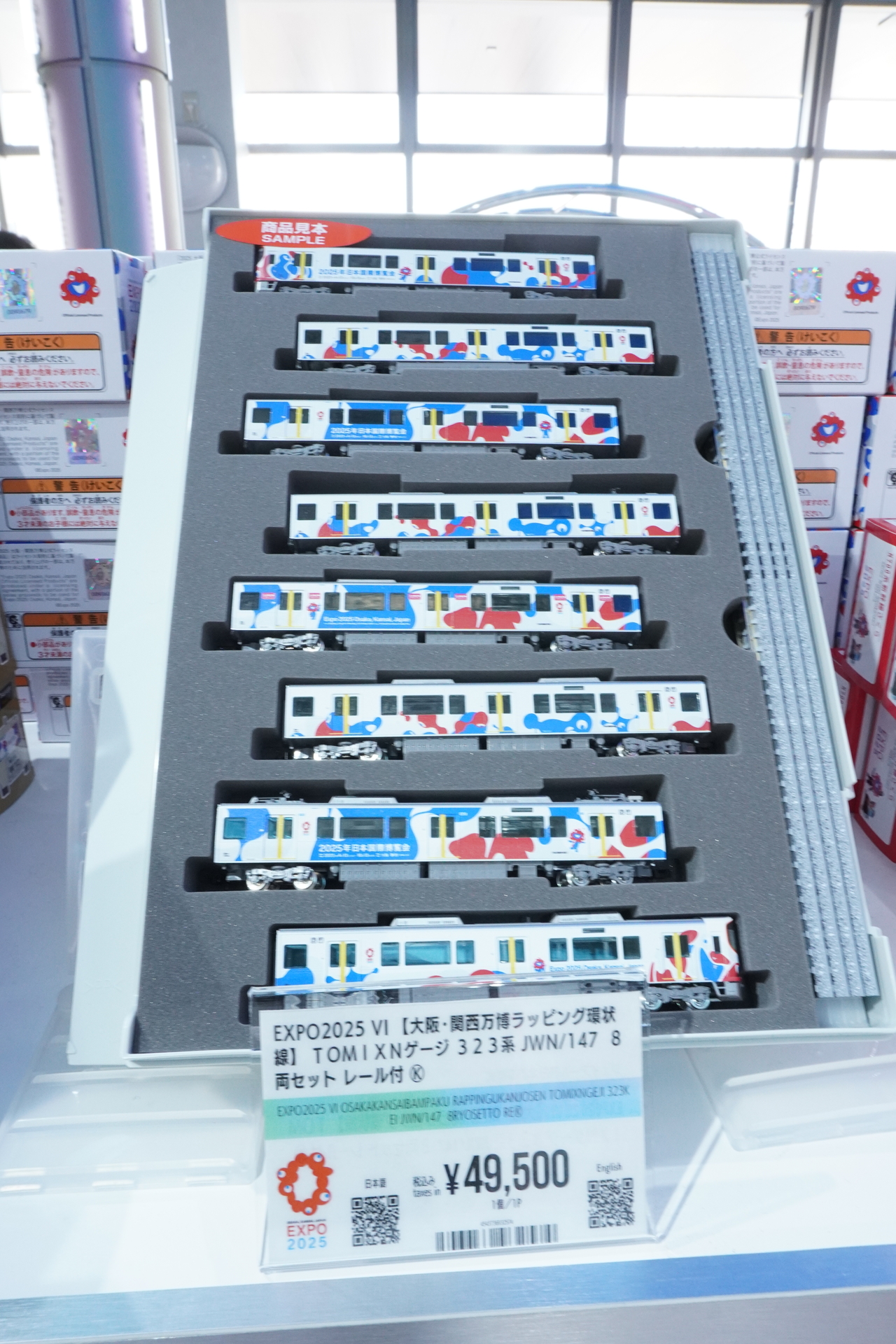 チョロQや鉄道模型などおうちに飾れるグッズもそろってます