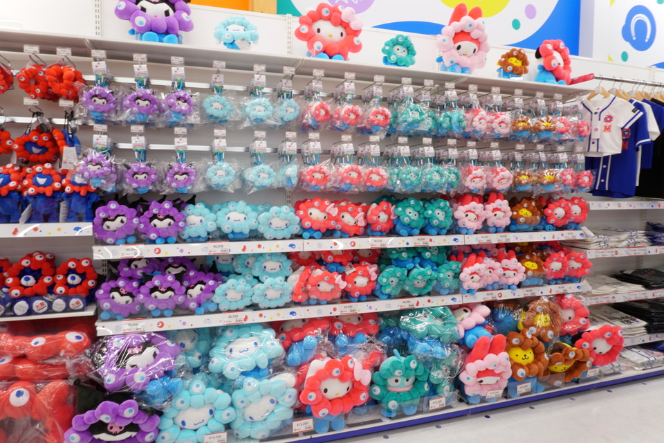 ミャクミャクとサンリオ・たまごっちがコラボ！ 万博会場内の丸善