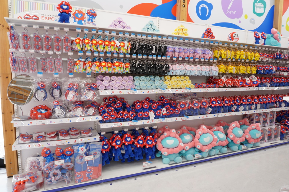 ミャクミャクとサンリオ・たまごっちがコラボ！ 万博会場内の