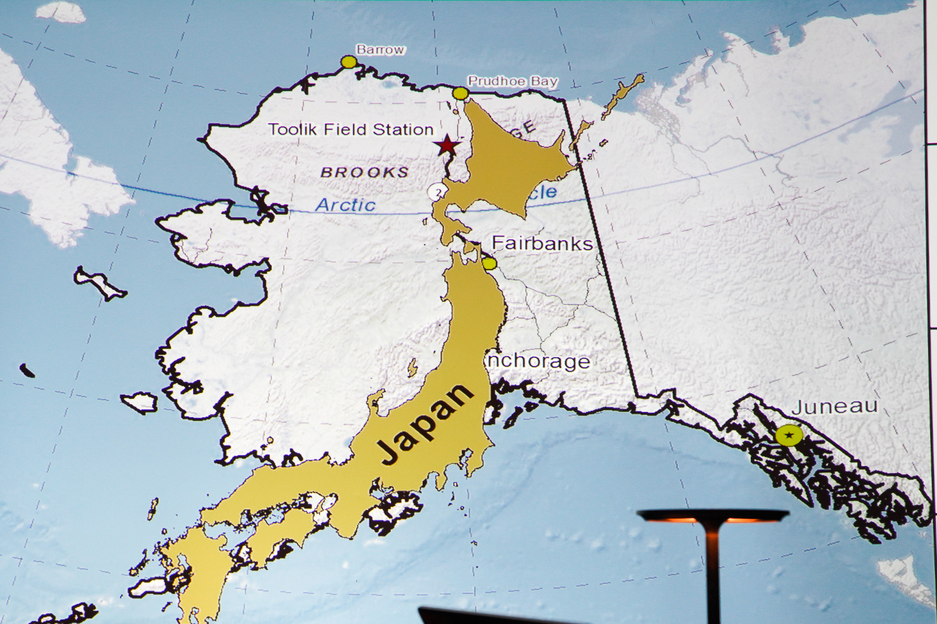 アラスカ州と日本を重ねて大きさを比較