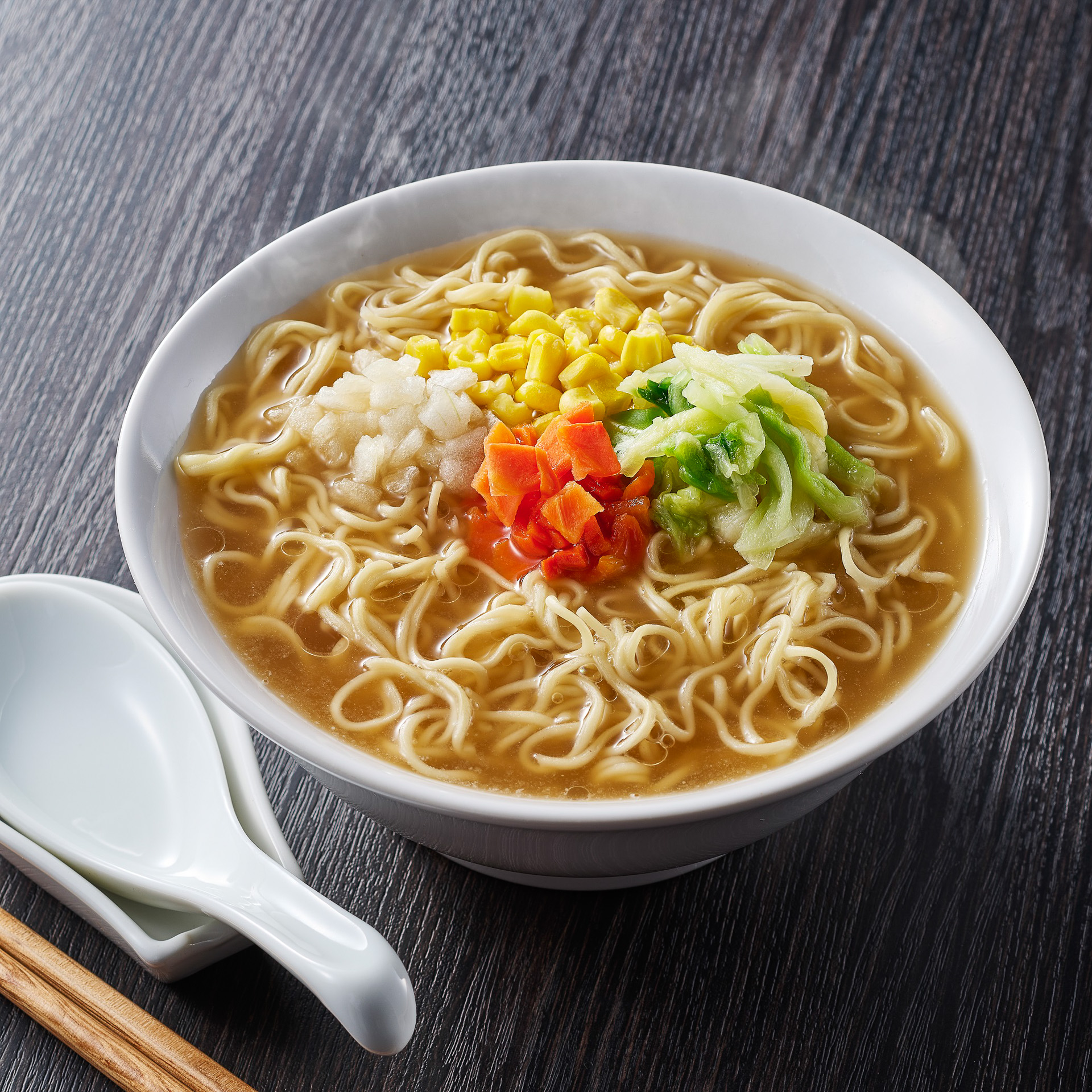 ANAフーズが「ANAオリジナル ビーフコンソメラーメン」を発売