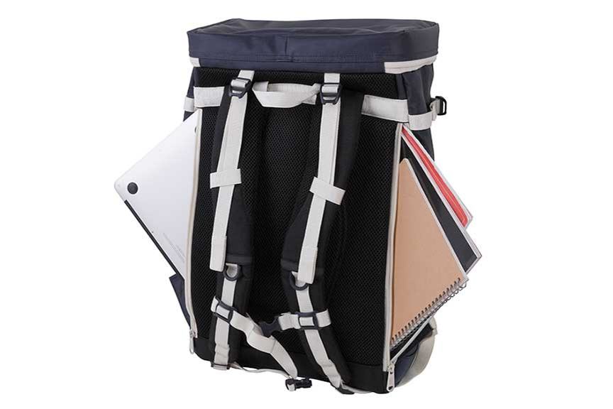 サイドアクセス機能を備える（画像は別商品のもの）