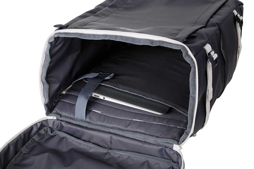 15インチPC、A3の書類が入るポケット（画像は別商品のもの）