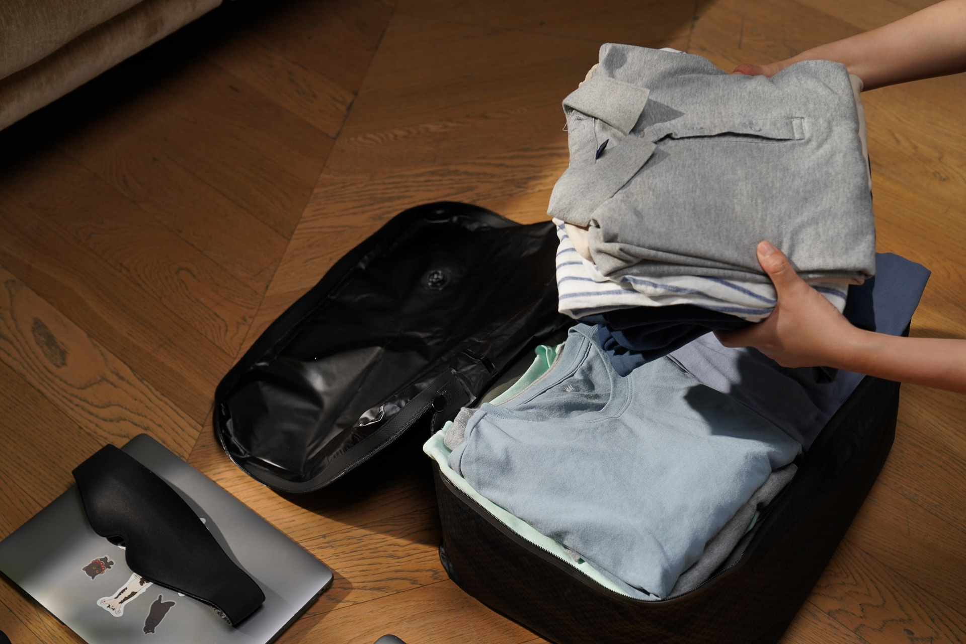 約1週間分の衣類を収納できる容量43.2L