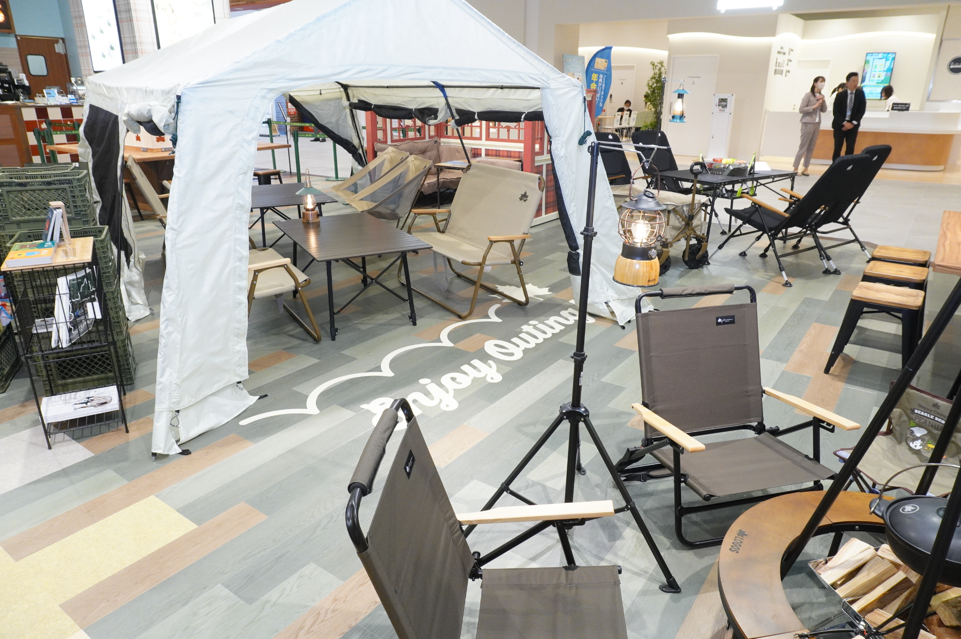 愛知県初・新業態店「ロゴスショップ＆ピクニック」。カフェメニューは、店内できたてキャラメルポップコーンや厚切りバリバリポテト、ボリューム満点たまごサンドなど