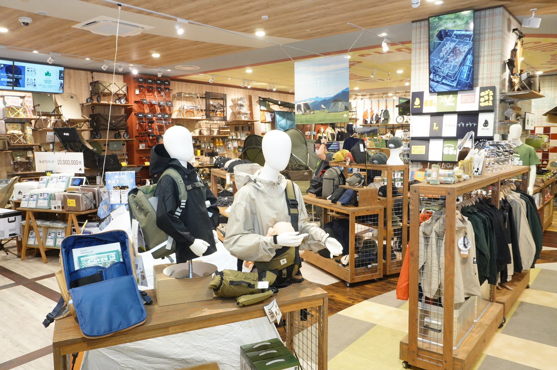 愛知県初・新業態店「ロゴスショップ＆ピクニック」。カフェメニューは、店内できたてキャラメルポップコーンや厚切りバリバリポテト、ボリューム満点たまごサンドなど