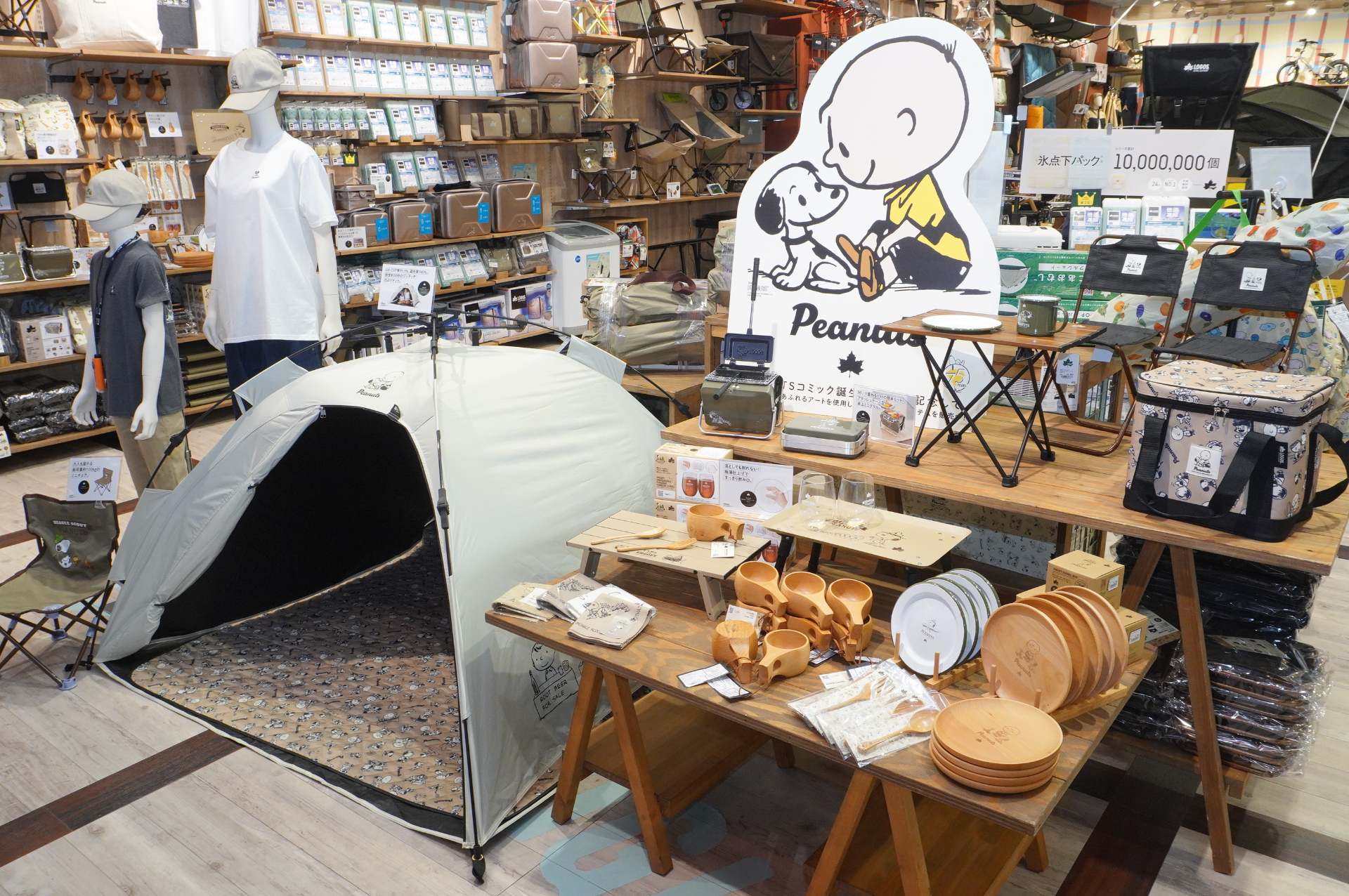 愛知県初・新業態店「ロゴスショップ＆ピクニック」。カフェメニューは、店内できたてキャラメルポップコーンや厚切りバリバリポテト、ボリューム満点たまごサンドなど