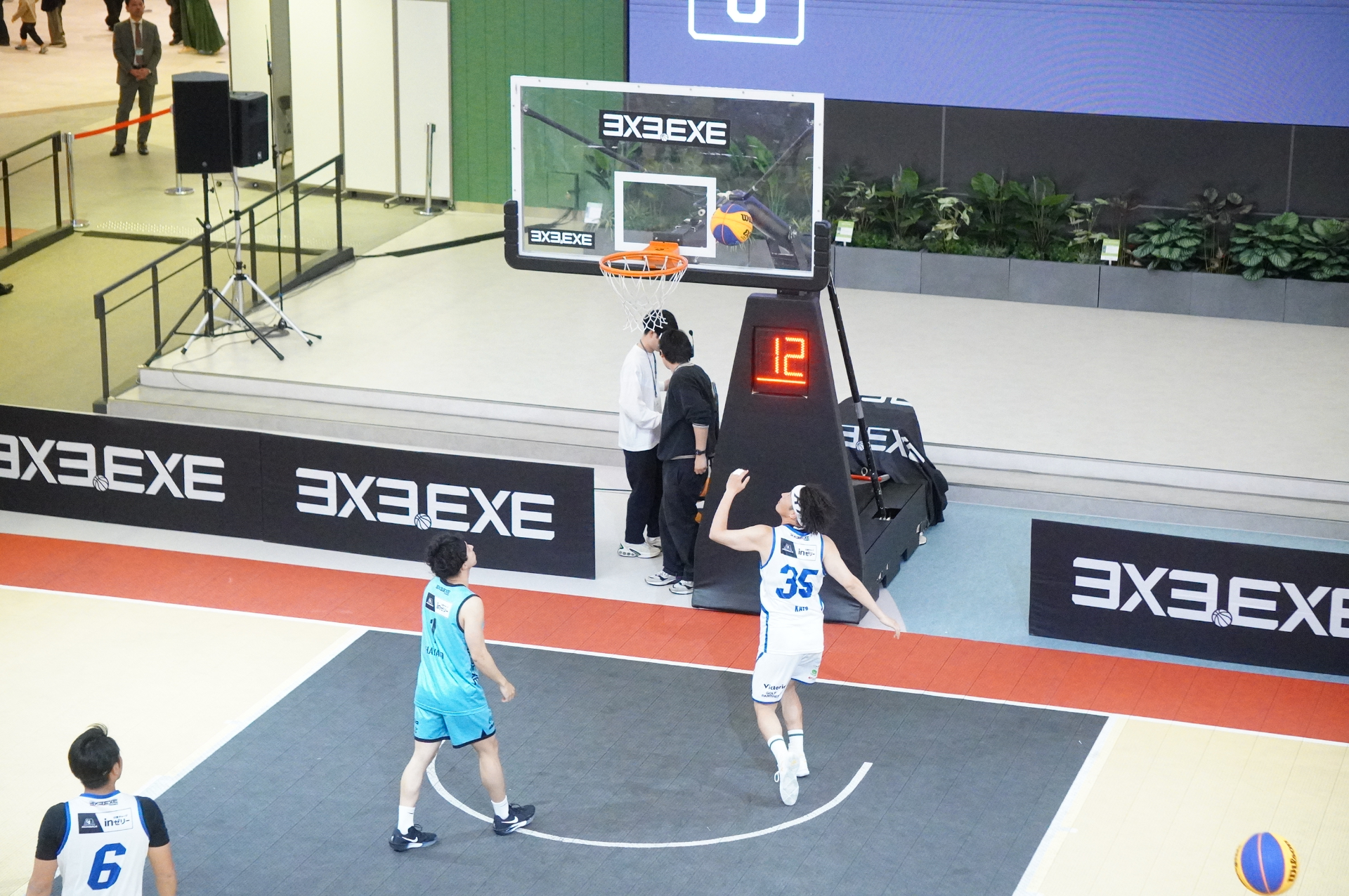 1000人以上収容可能な1階「SAISONスタジアム」ではスポーツイベントや音楽ライブを開催。1～3階が吹き抜けになっており、大型ビジョンや音響照明で臨場感を楽しめる