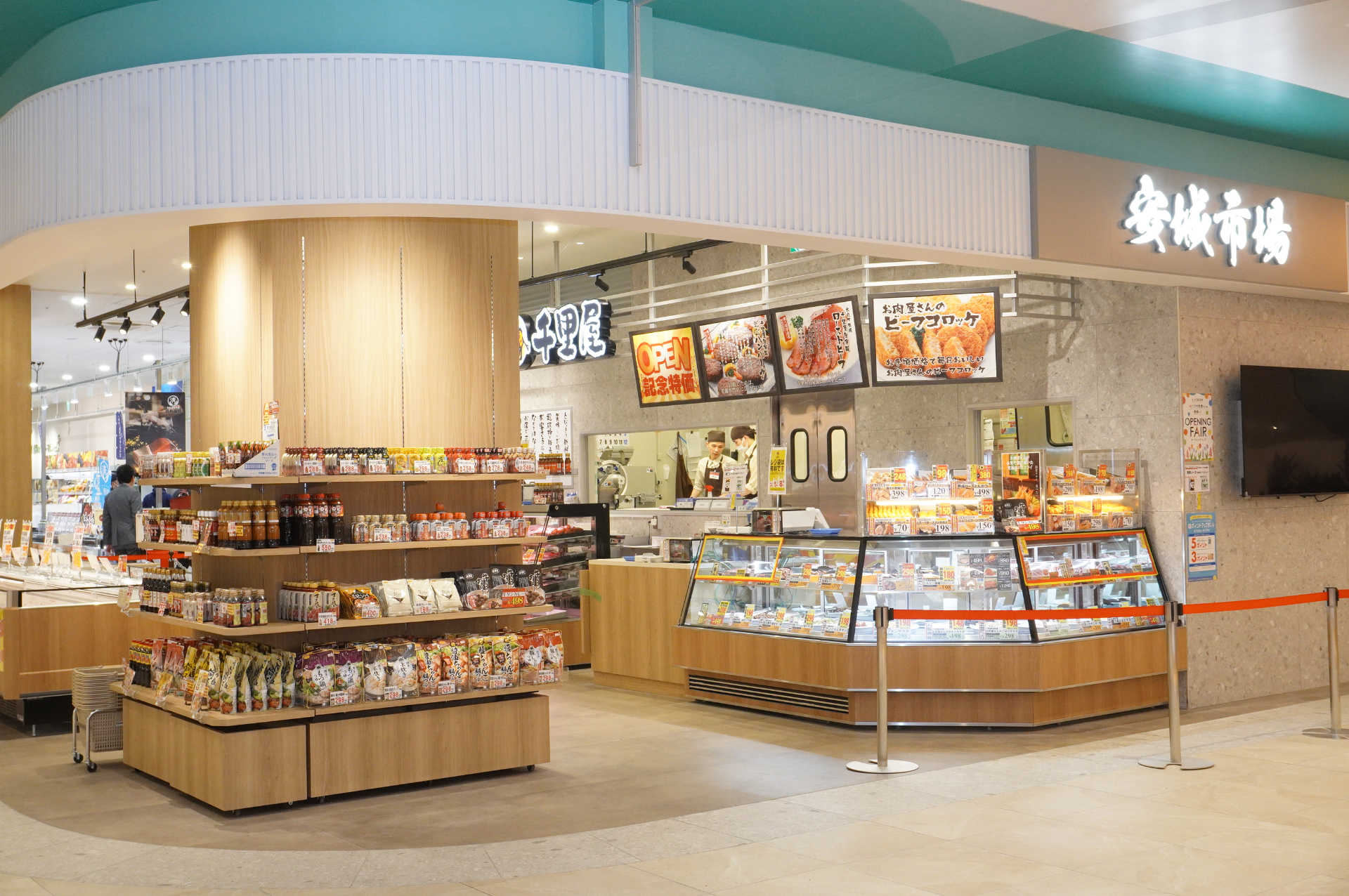 「安城市場」は生鮮食材や惣菜、ワインなど4つの専門店が入るコーナー