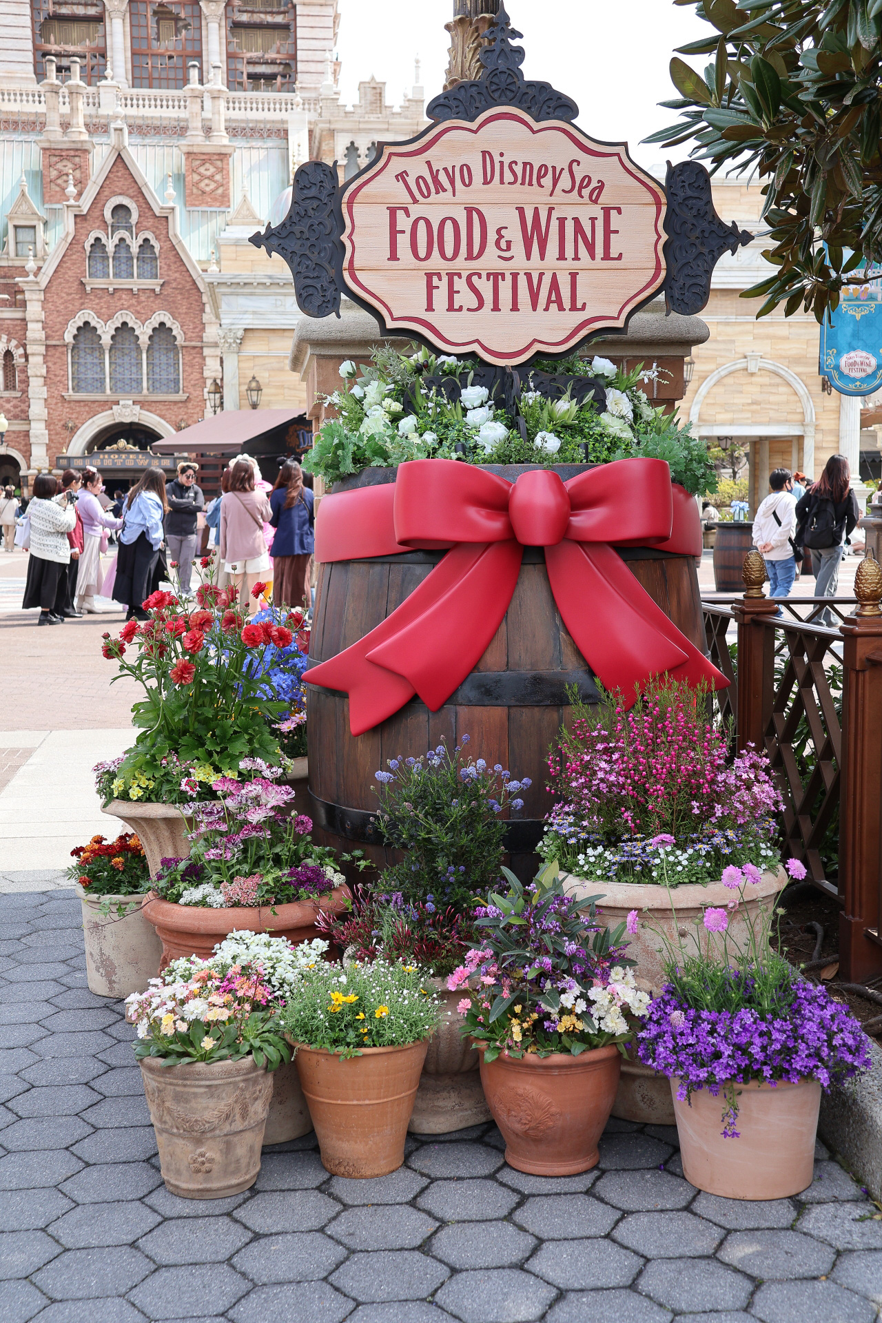 メイン会場となるウォーターフロント・パーク周辺はプラントやフラッグで華やかにデコレーションしている