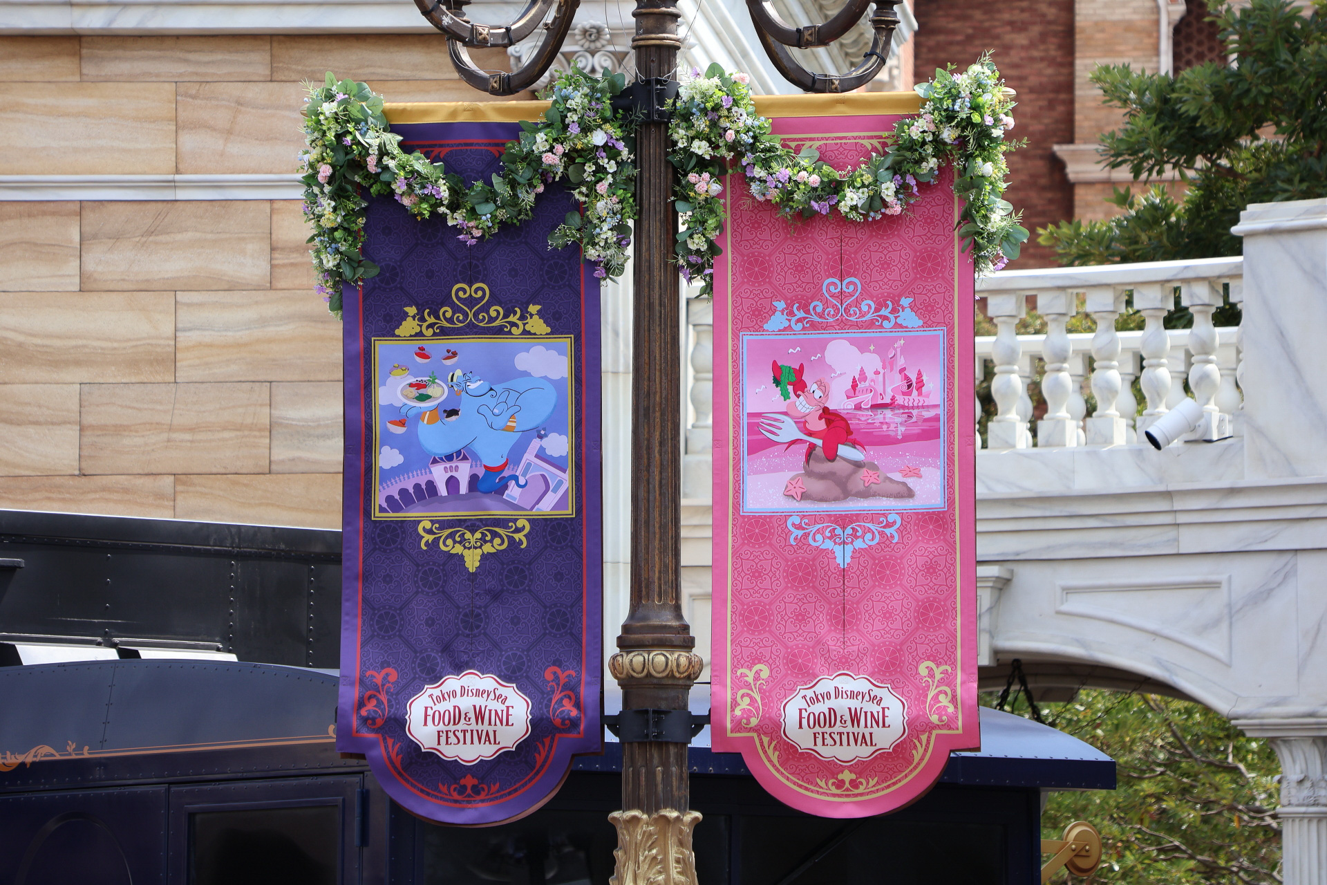 メイン会場となるウォーターフロント・パーク周辺はプラントやフラッグで華やかにデコレーションしている