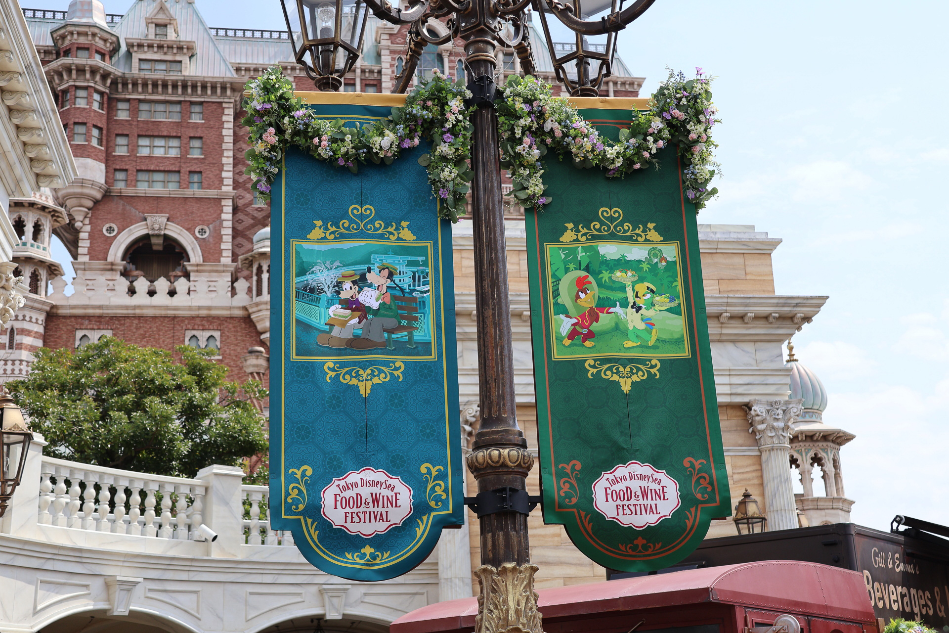 メイン会場となるウォーターフロント・パーク周辺はプラントやフラッグで華やかにデコレーションしている