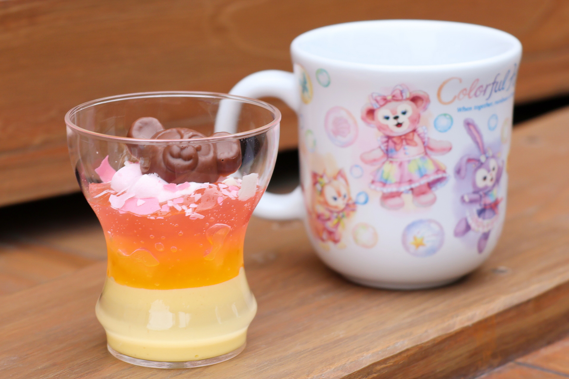 「バナナムース＆アップル・ピーチゼリー、スーベニアカップ付き」（1300円）