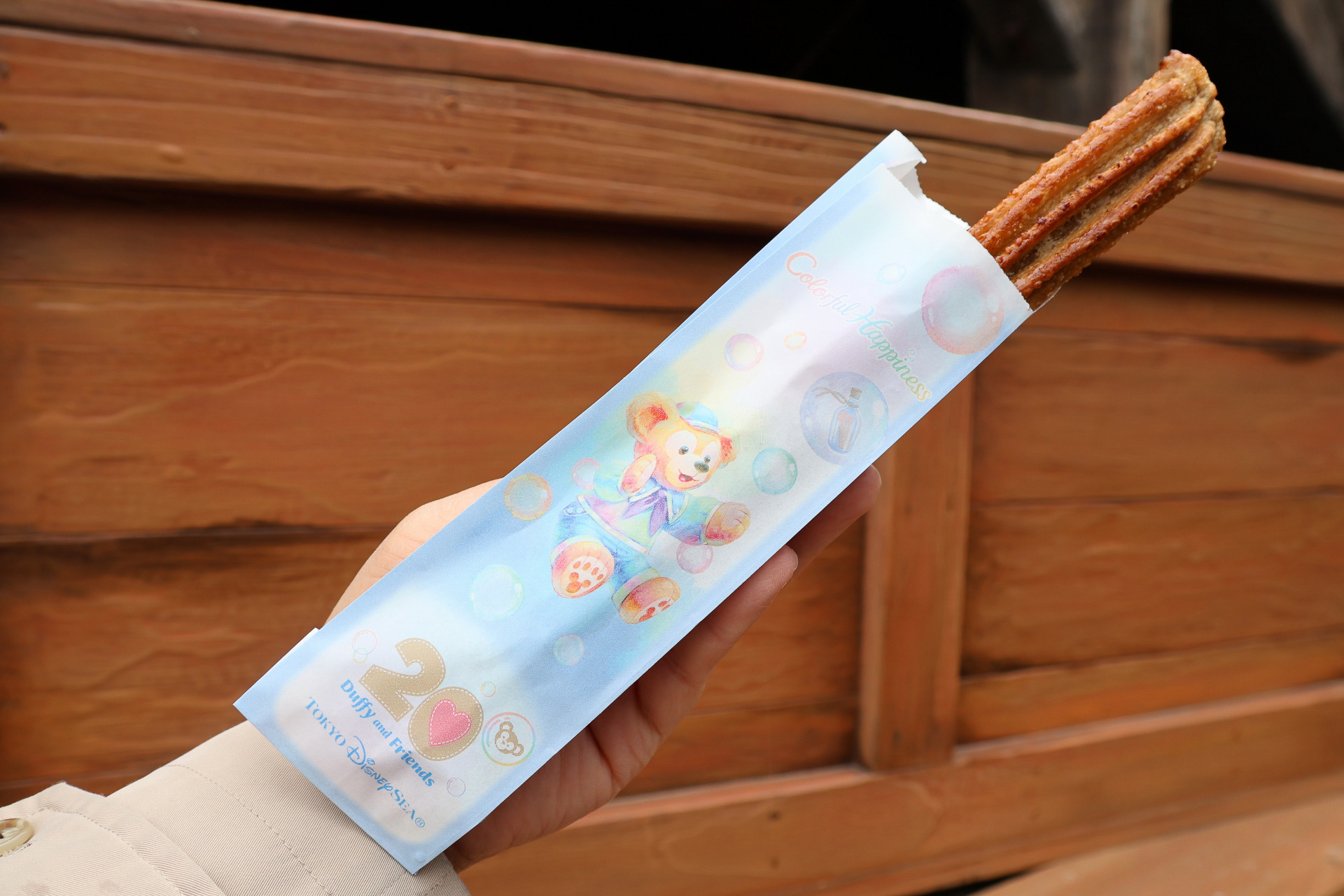 「ダッフィー＆フレンズ20周年：カラフルハピネス」のフードを紹介