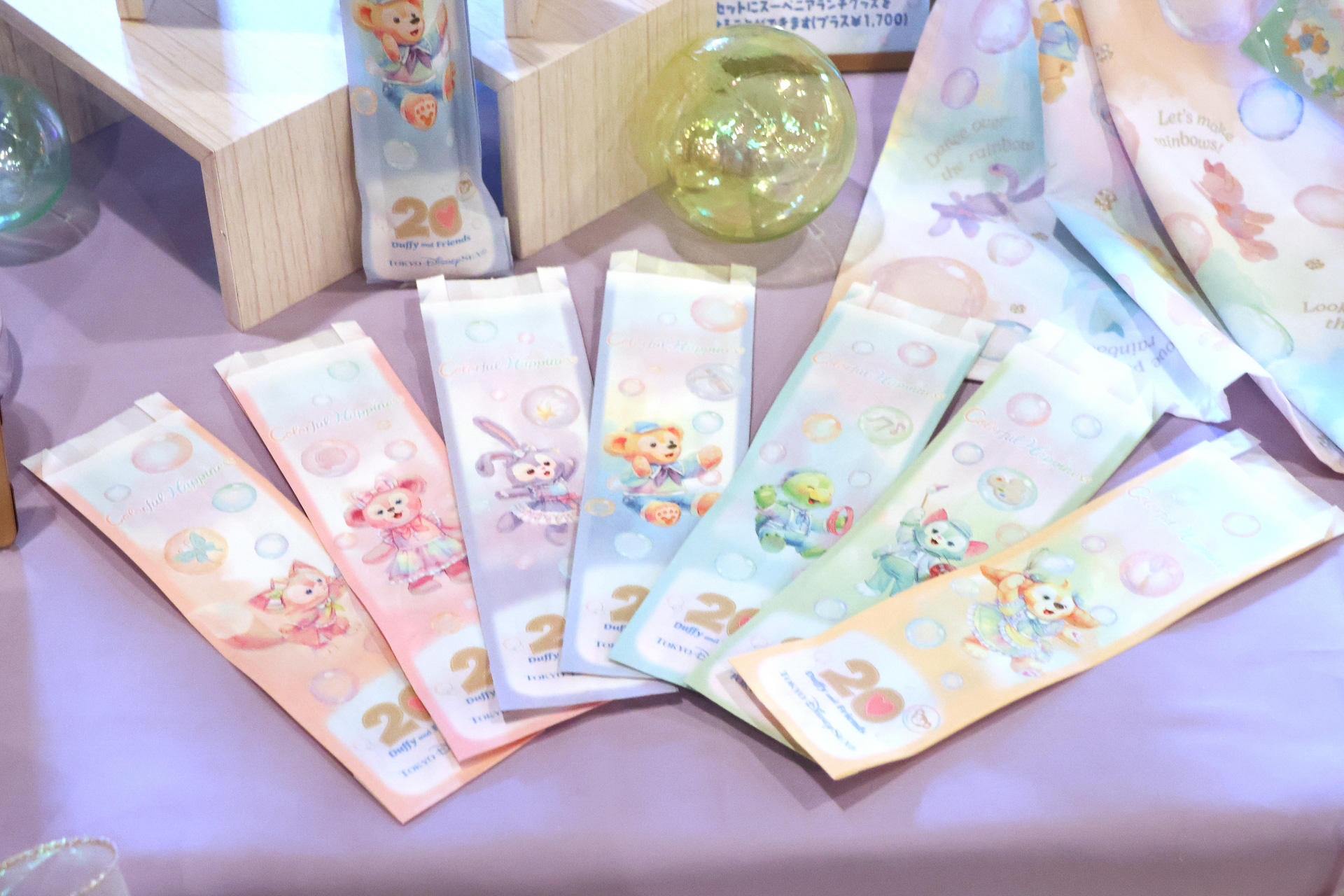 ダッフィーをイメージした「クレームブリュレ風チュロス（ミルクティー）」（1本600円）