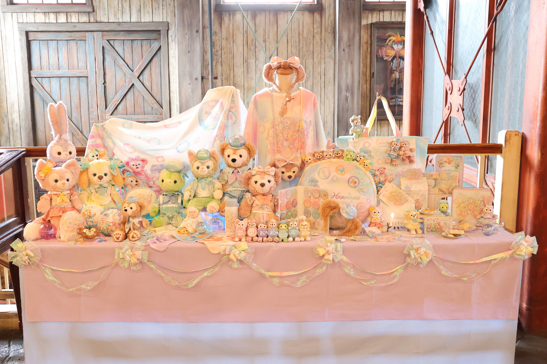 「カラフルハピネス」のスペシャルグッズたち