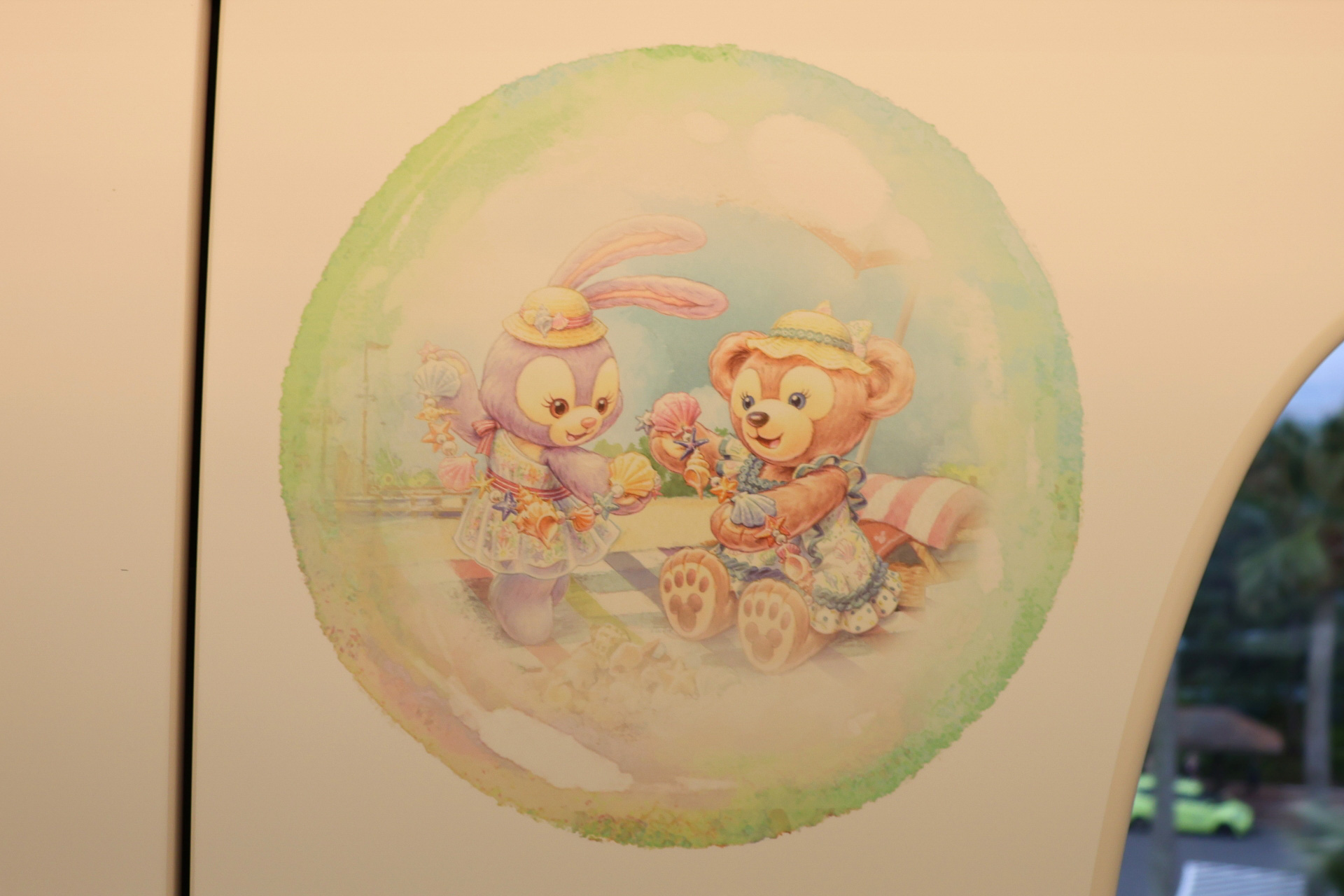 シャボン玉のなかにはダッフィーたちの思い出が浮かび上がっている