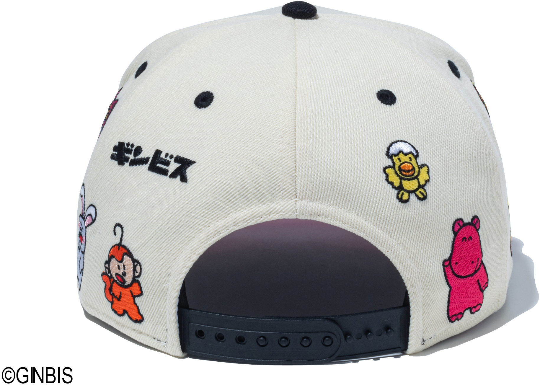 9FIFTY たべっ子どうぶつ オールオーバー クローム ブラックバイザー。9キャラクターの刺繍をぐるりとデザインし、バックにはギンビスのロゴ、アンダーバイザーには「たべっ子どうぶつ」ロゴ、裏地にはビスケットの総柄を採用