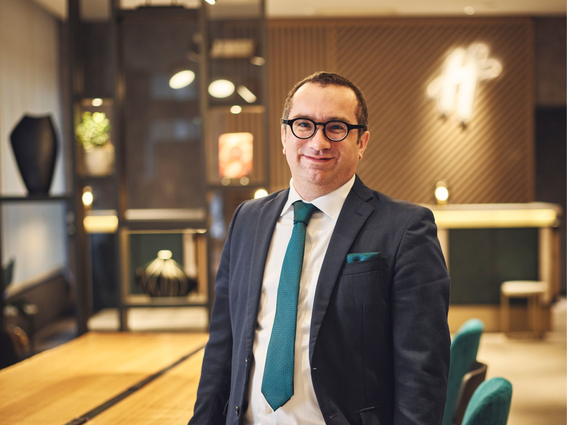 ホリデイ・イン京都五条 総支配人のツォルバ ルノーさん