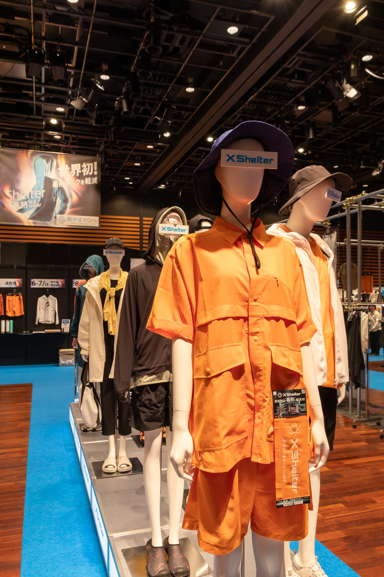 半袖ポロシャツとショートパンツの組み合わせ