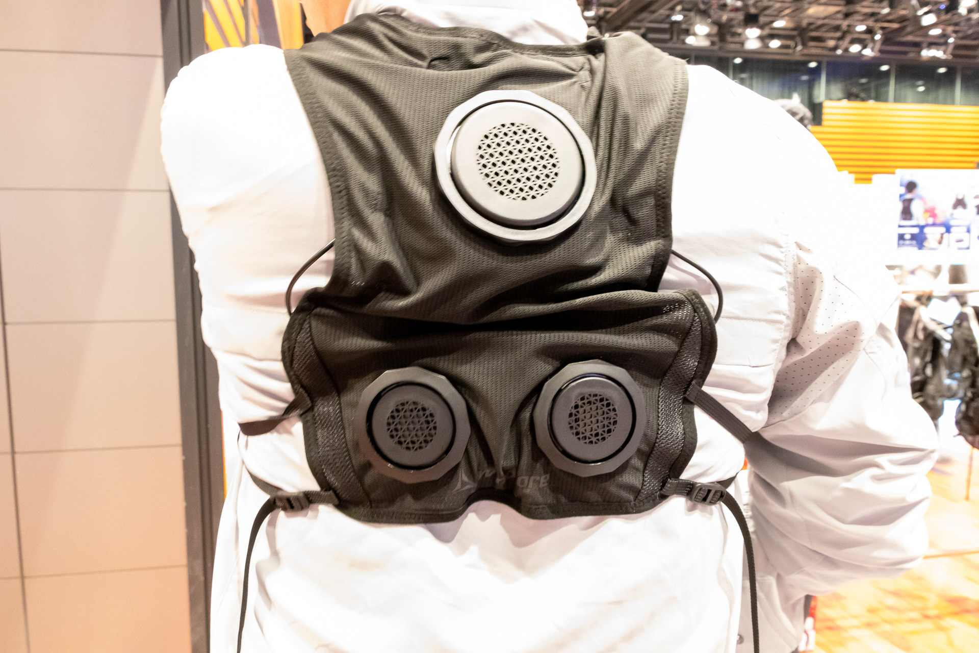 肩のダイヤルを回してペルチェを上に引き上げたところ