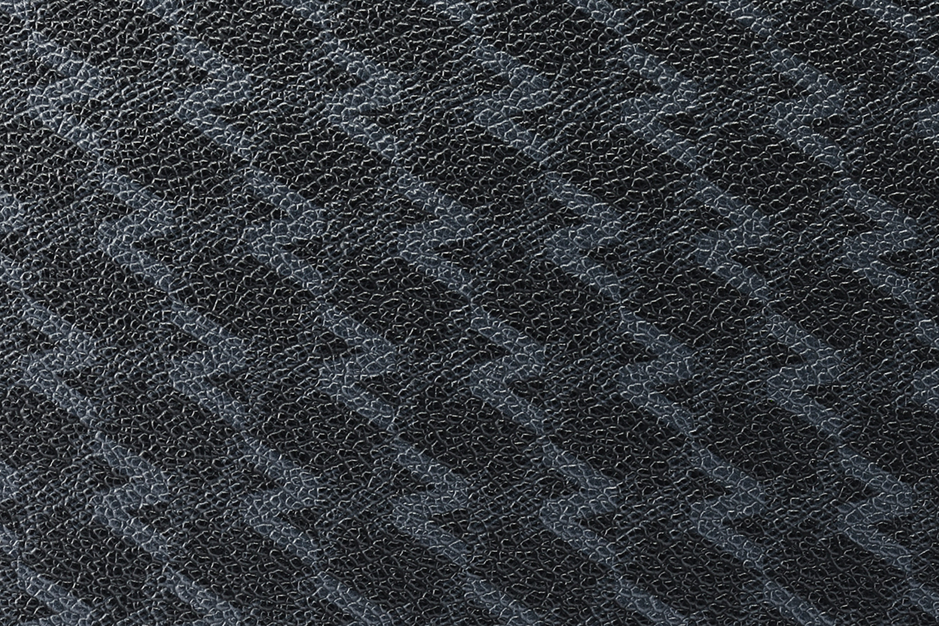 本体のPVC生地に「ZH-Monogram」のZHロゴを施した