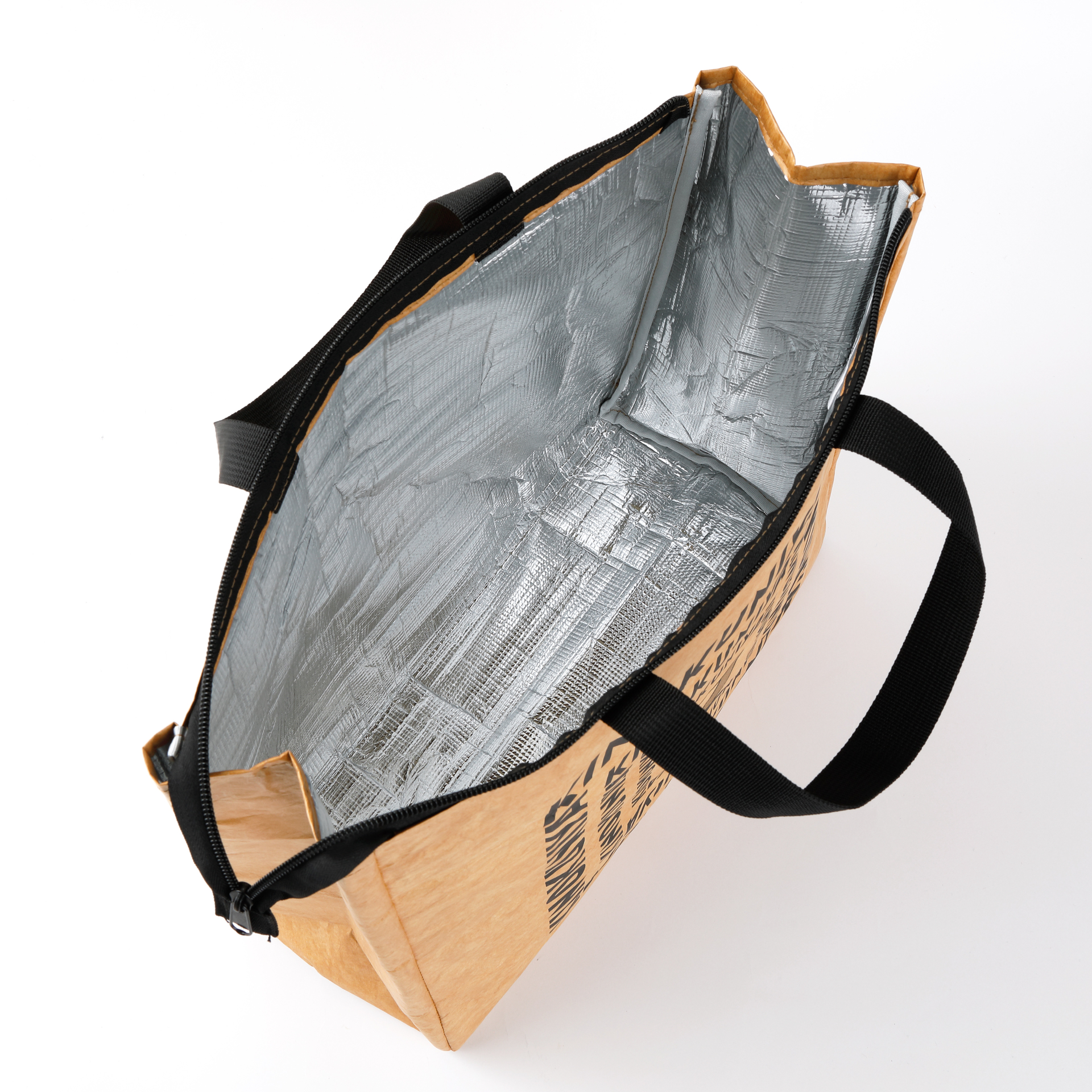 内側は軽量で耐久性が高いアルミ素材