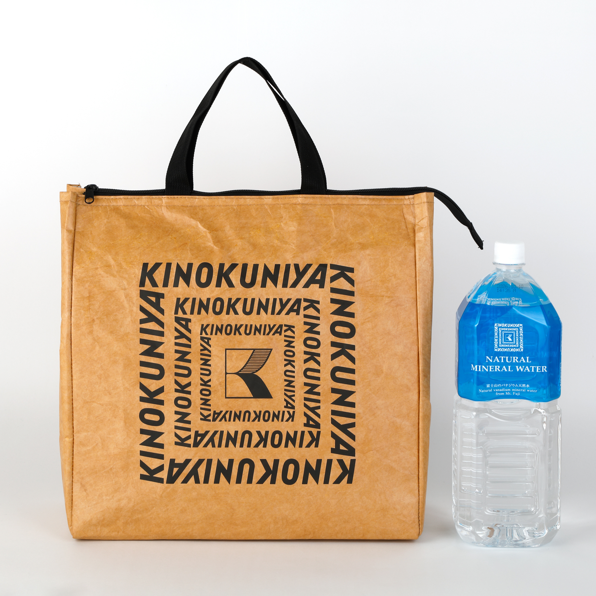 2Lペットボトルもすっぽり入る容量