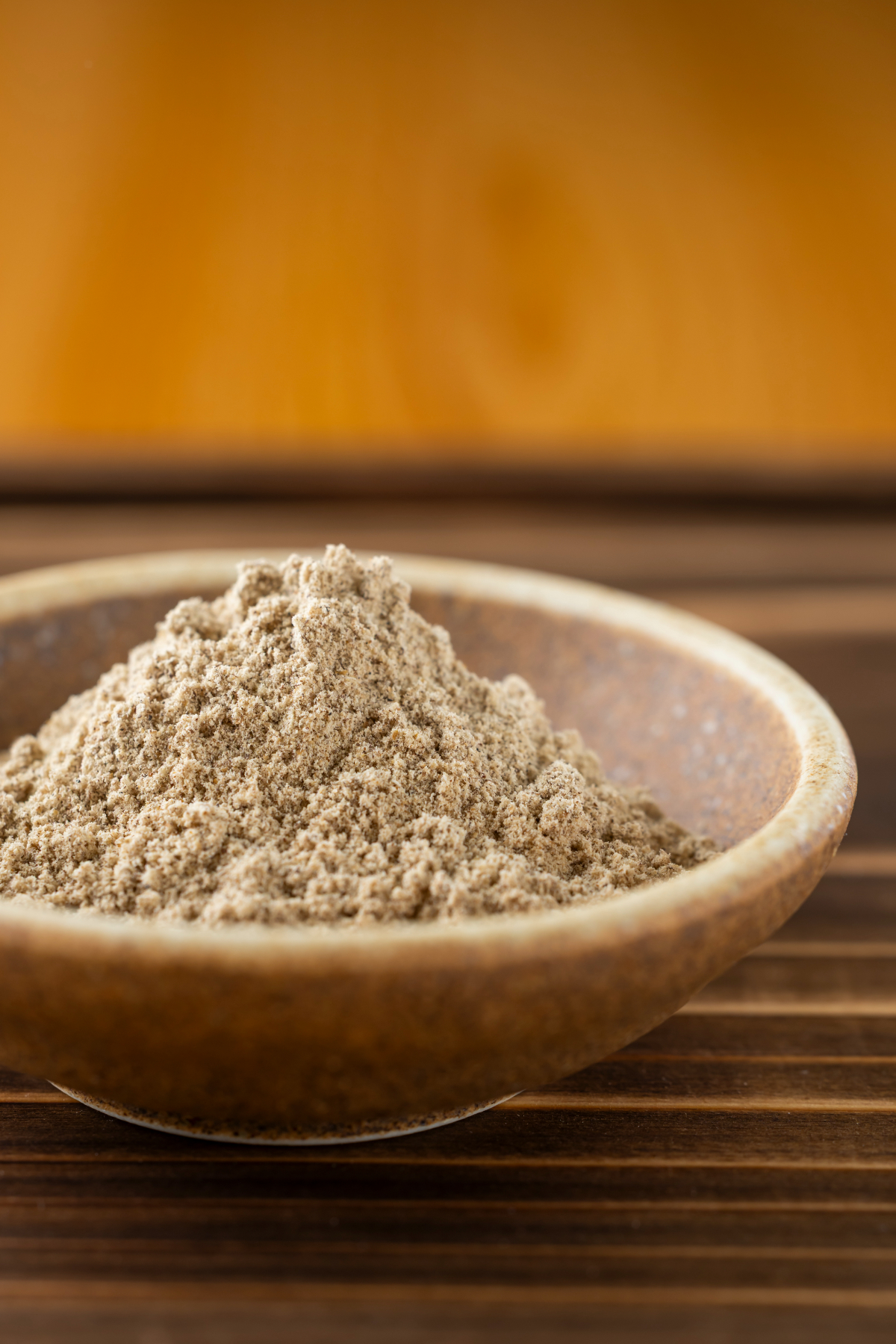 「麦こがし」とは大麦を炒ってから挽いた粉のこと。來宮神社の神様への特別なお供え物で、熱海にゆかりの深い縁起物