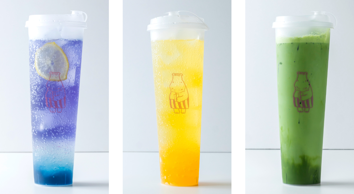 熱海の海モチーフや特産の柑橘だいだい使用など、全11種のビックサイズドリンク（600円～）を用意。左から花火ソーダ、だいだいソーダ、静岡抹茶ラテ