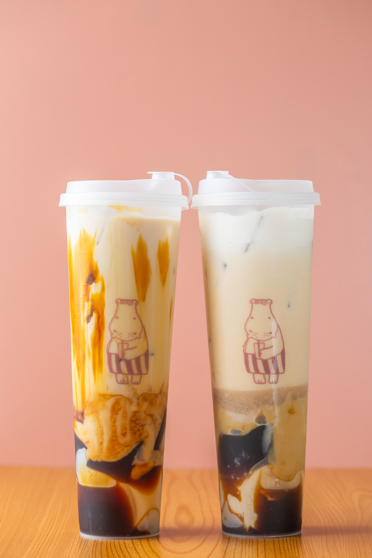 来宮駅店限定「OOKUSU飲むプリン」（950円）と「OOKUSU飲む麦こがしプリン」（1100円）