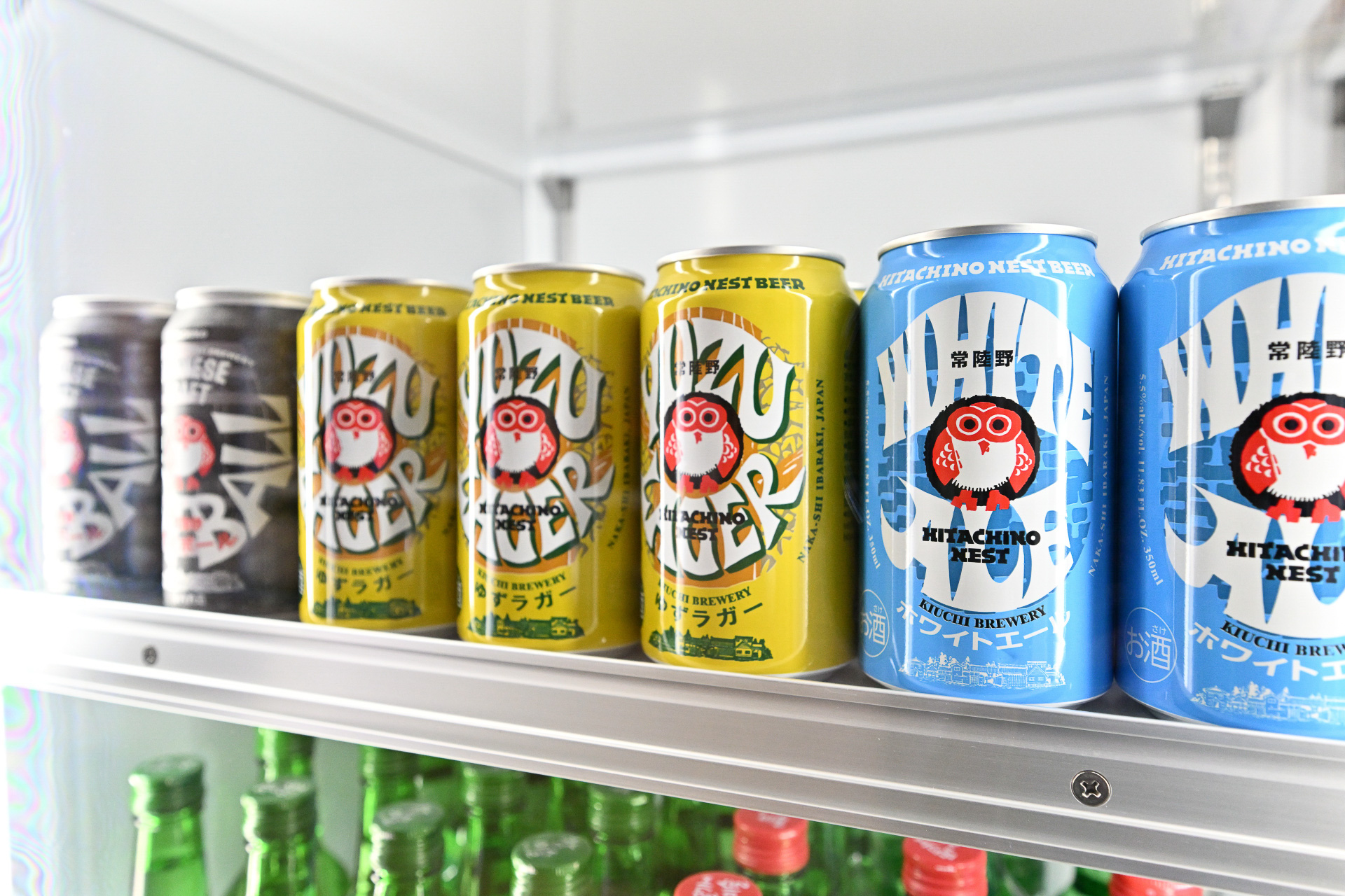 17時～22時のイブニングカクテルでは手軽なドリンク、アルコール、ドライフルーツやチーズなどを提供する。クラフトビールや定番ドリンク、そしてソフトドリンクなど充実している。ただしアルコールの提供は21時まで