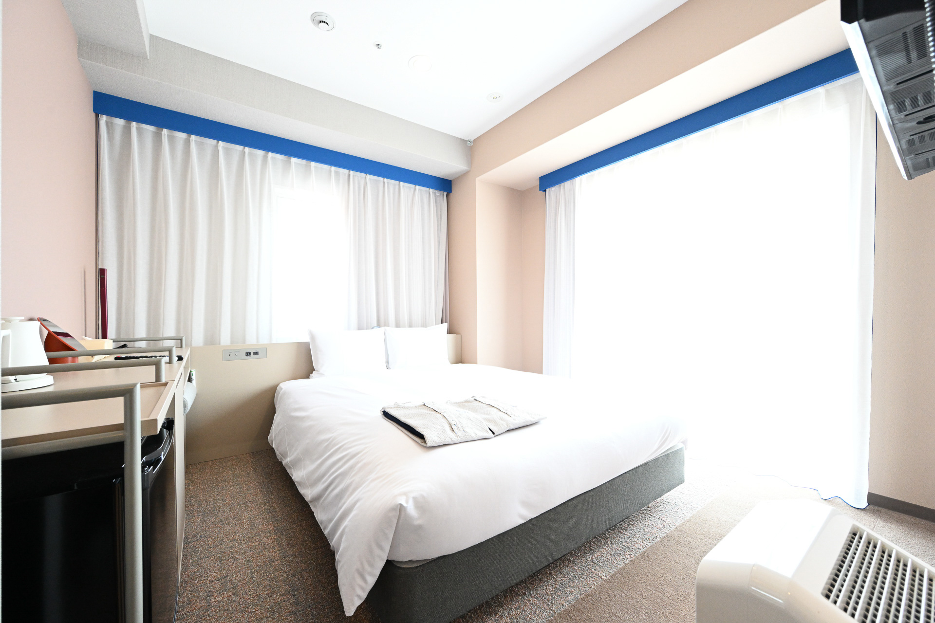 1 Bed Room w/wide view