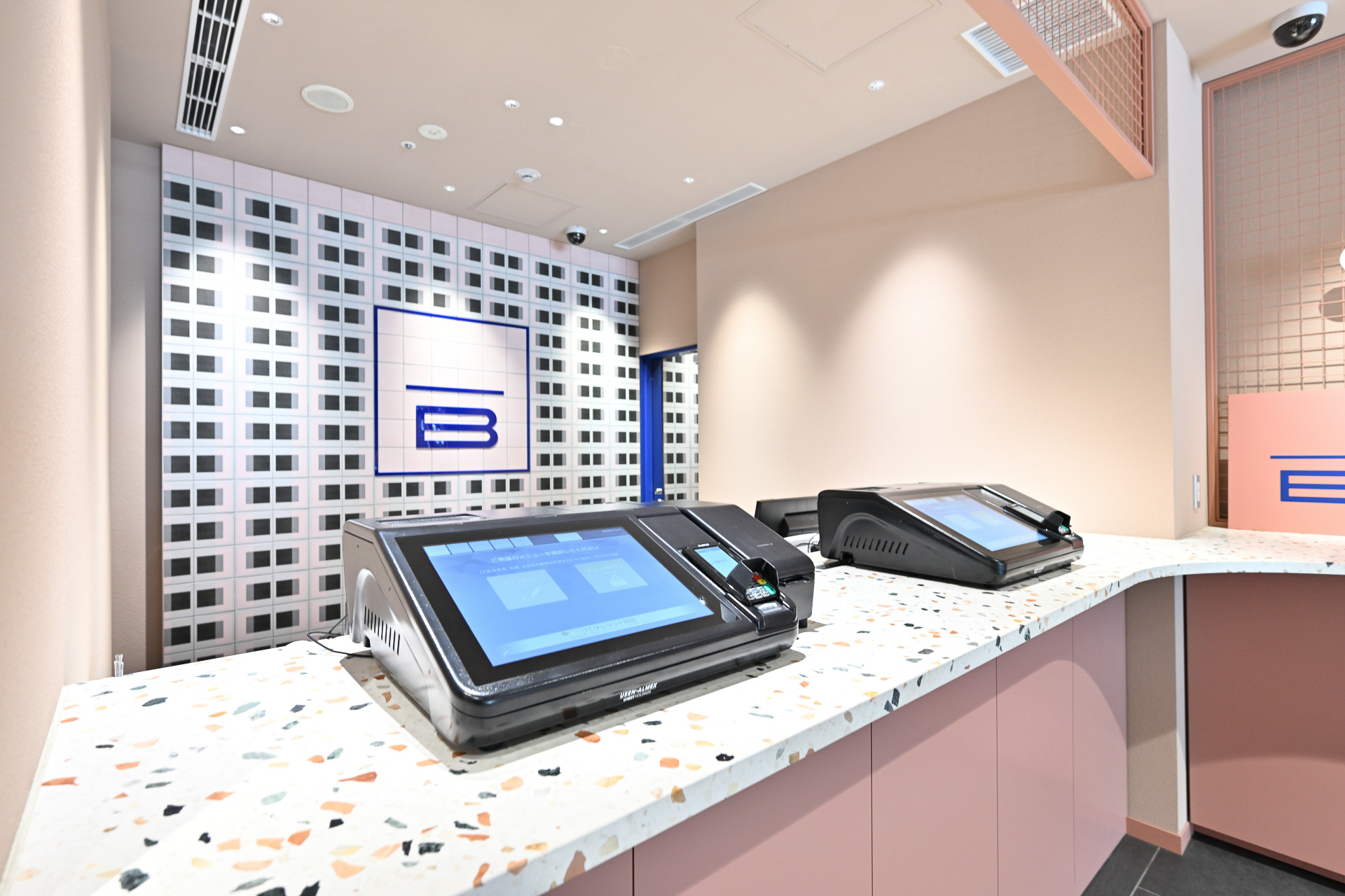 完全キャッシュレス対応のため、現金での支払いはできない