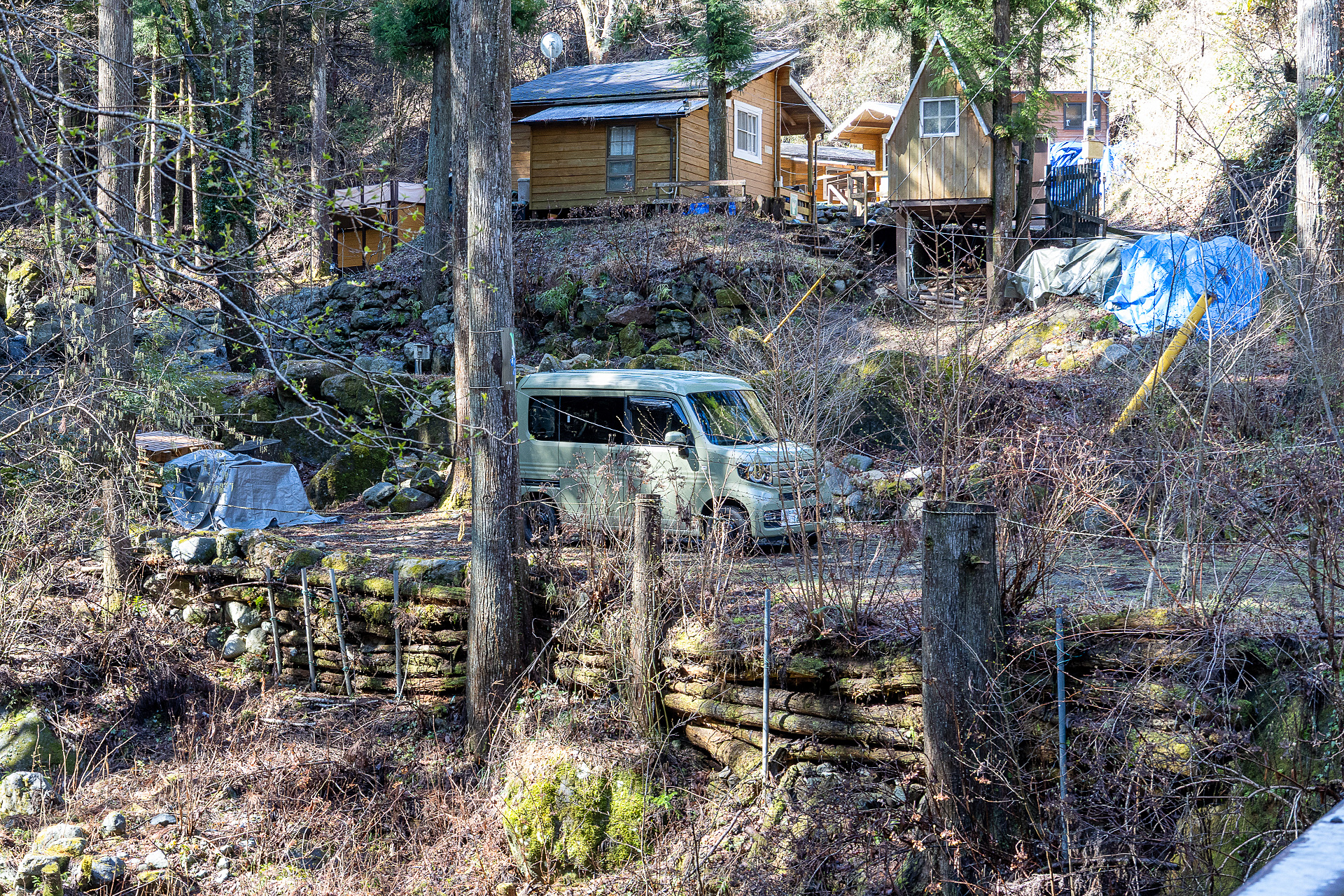 下段のネギボサイトにクルマを停めてみた。N-VANは全高が約2mあるのでその高さでこんな感じとなる