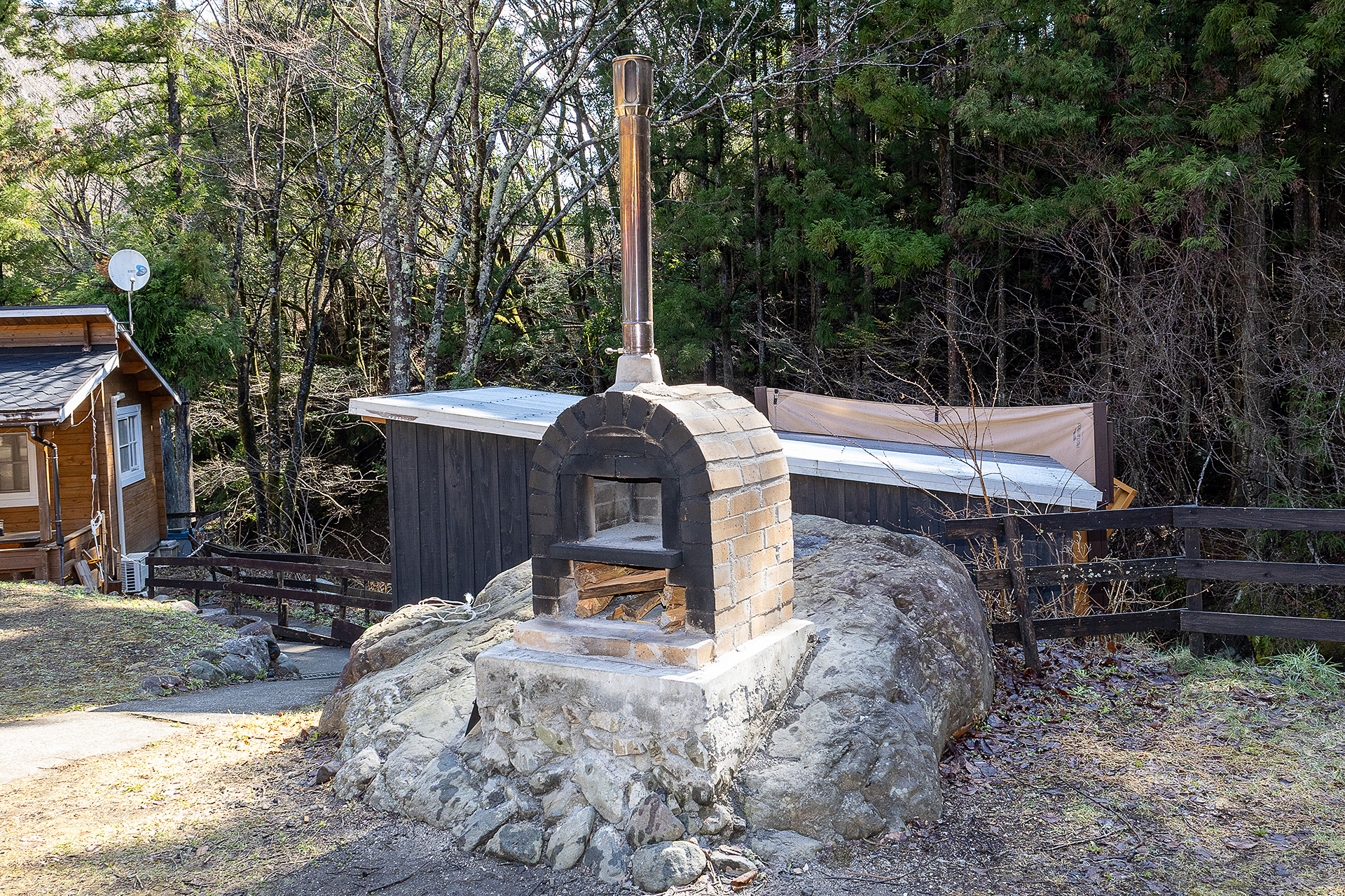 フェアリーフォレストの目玉はピザ窯があること。1グループ、4800円でピザ焼き体験ができる。こちらも事前予約が必要