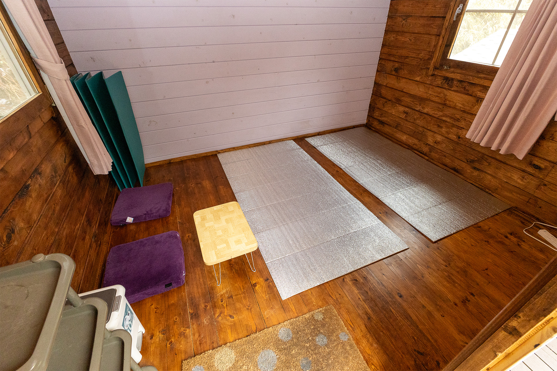 マットを敷いてみた。荷物などある場合は2名でちょうどよさそう