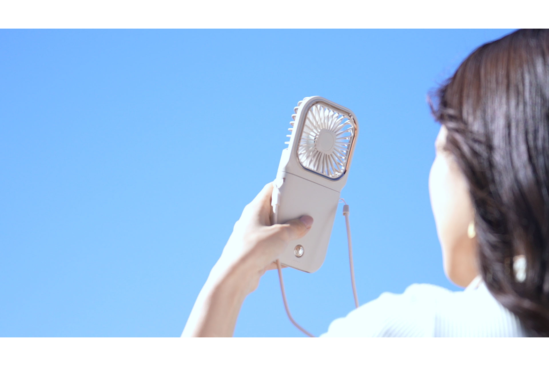 奥行き25mmのスリムさ