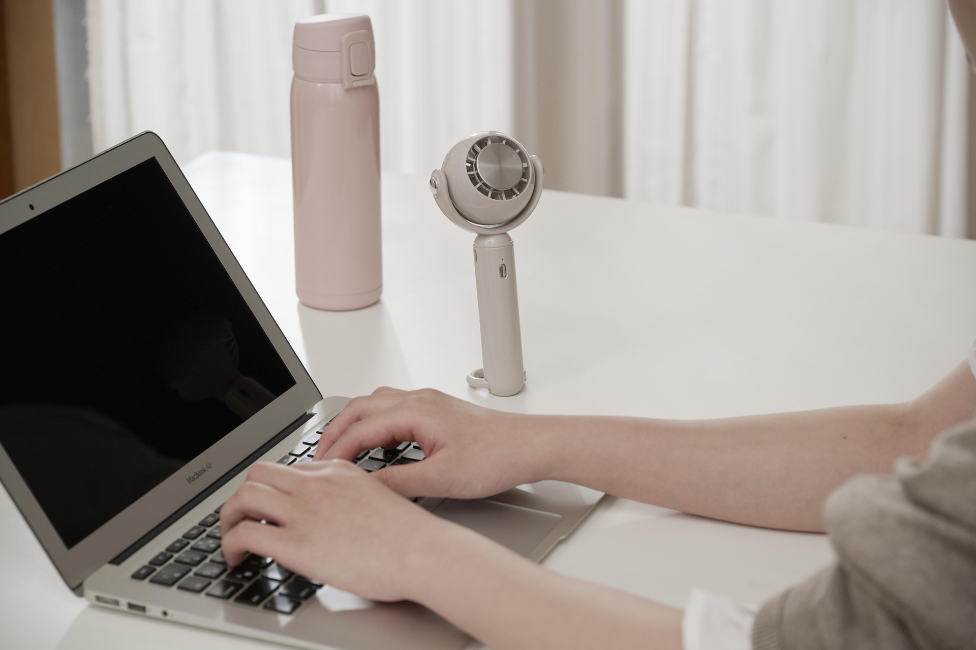 自立するため卓上扇風機になる