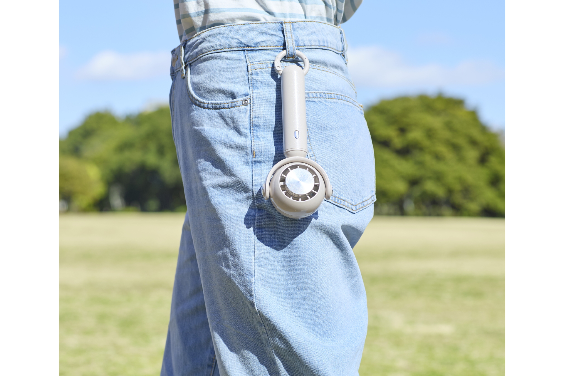 カラビナで持ち運びが便利