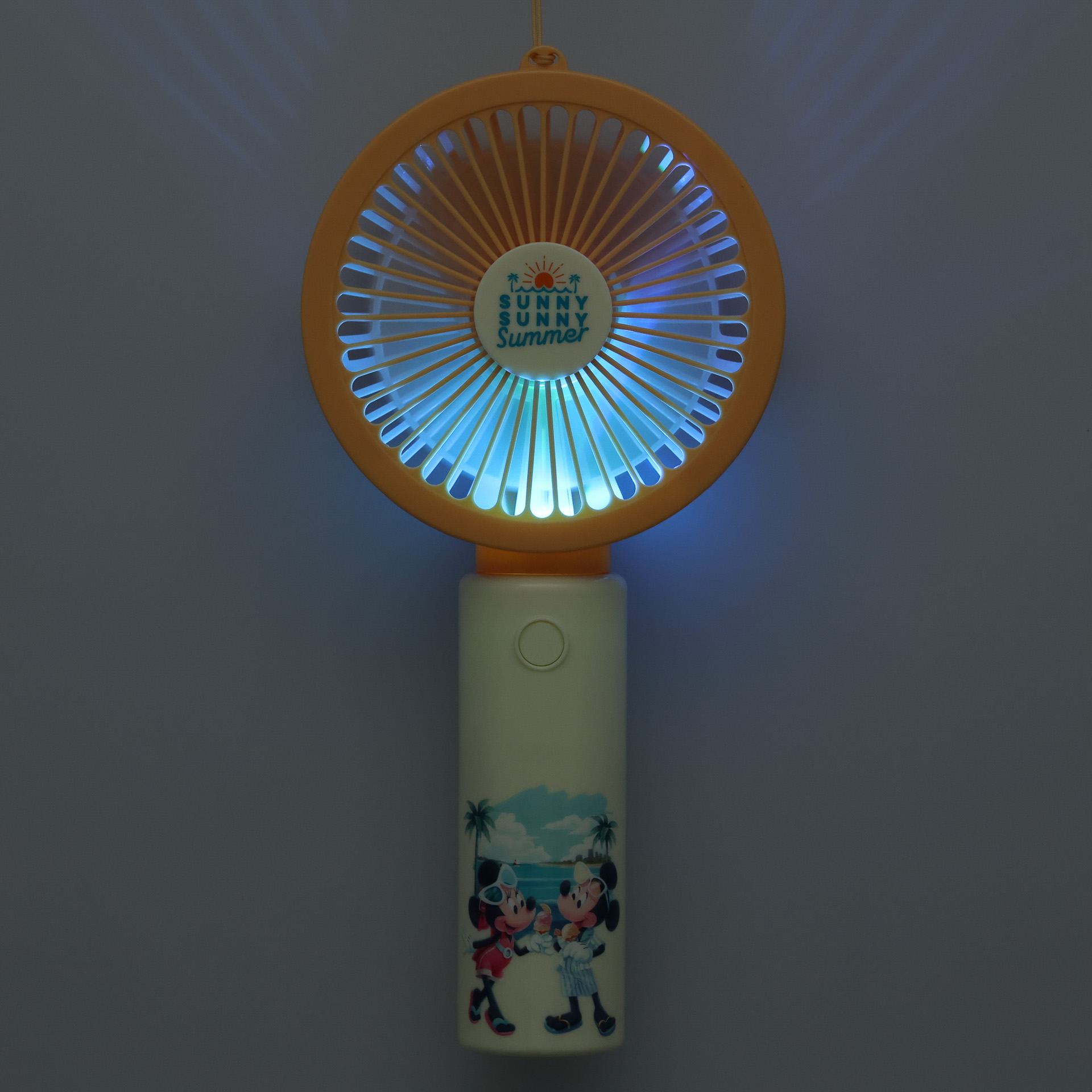 「ファン」（2600円）はライトのカラーが変化する